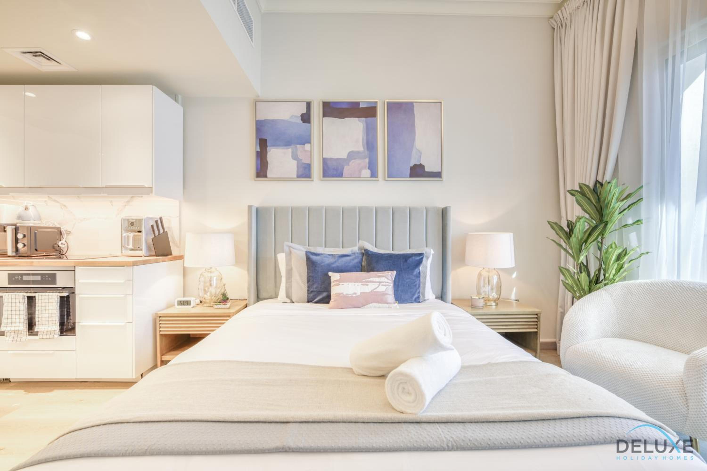 Stunning Studio at Marina Views A Dubai Marina by Deluxe Holiday Homes