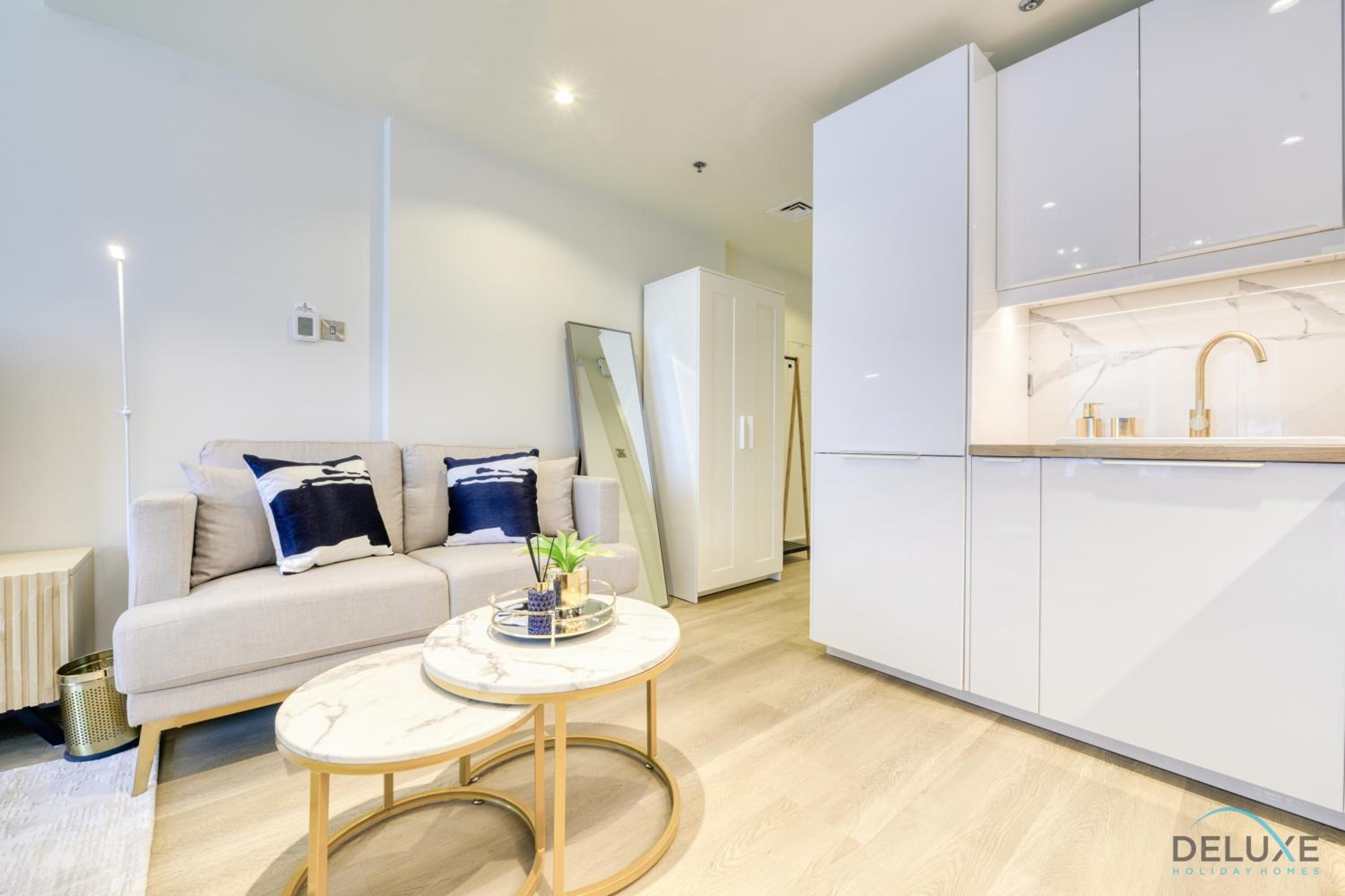 Stunning Studio at Marina Views A Dubai Marina by Deluxe Holiday Homes