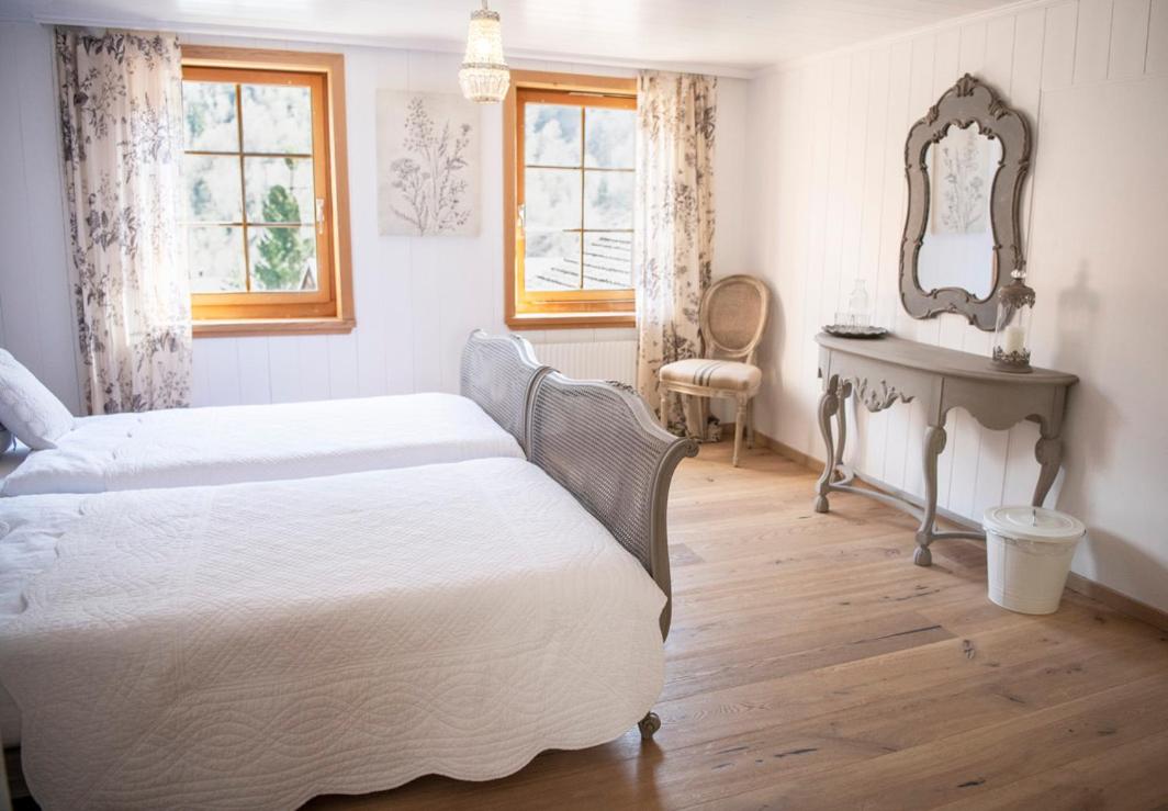 Casa Pasch - Boutique Bed and Breakfast in Cumpadials