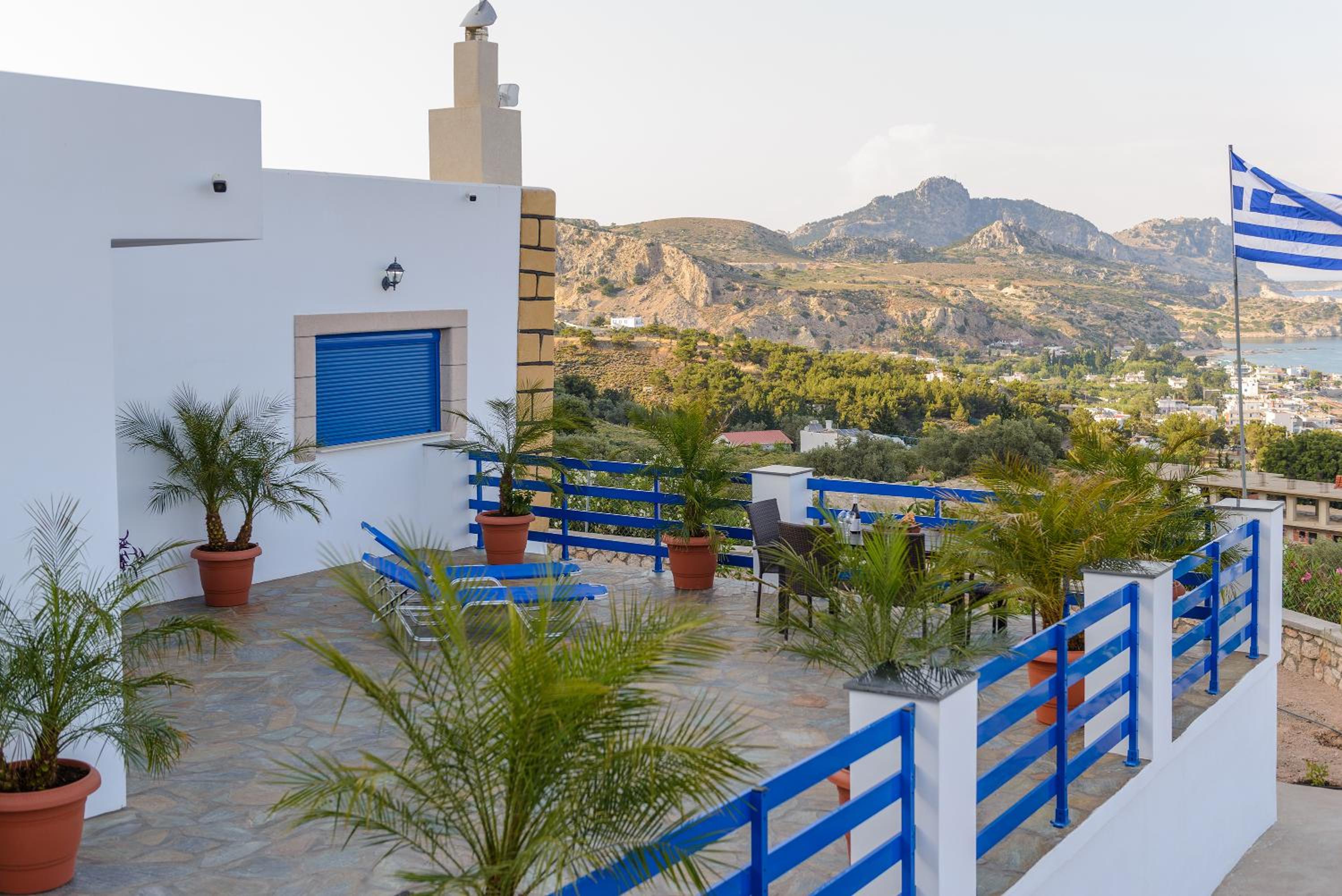 Villa Leonardo en Archangelos — balance & terrace
