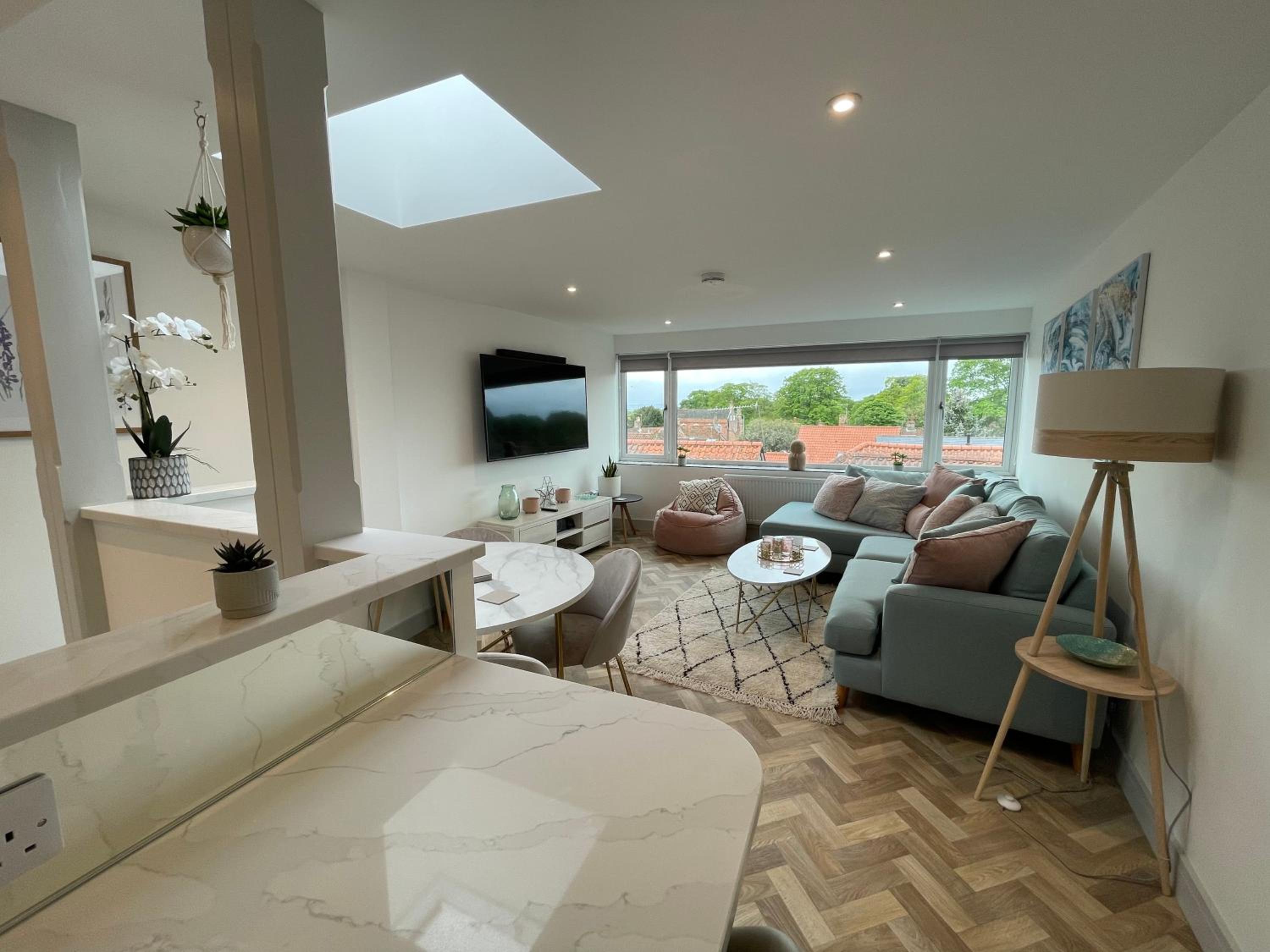 Lees Lookout Holt ,2 bedroom luxury apartment with private parking view 2
