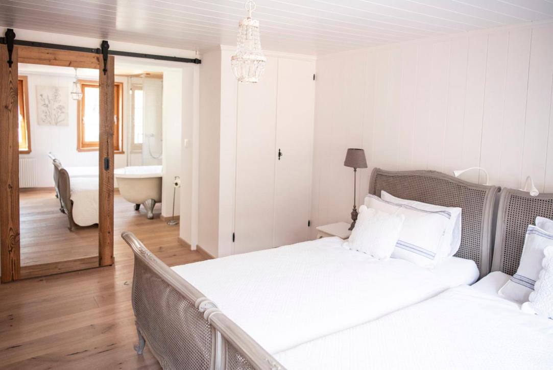 Casa Pasch - Boutique Bed and Breakfast in Cumpadials