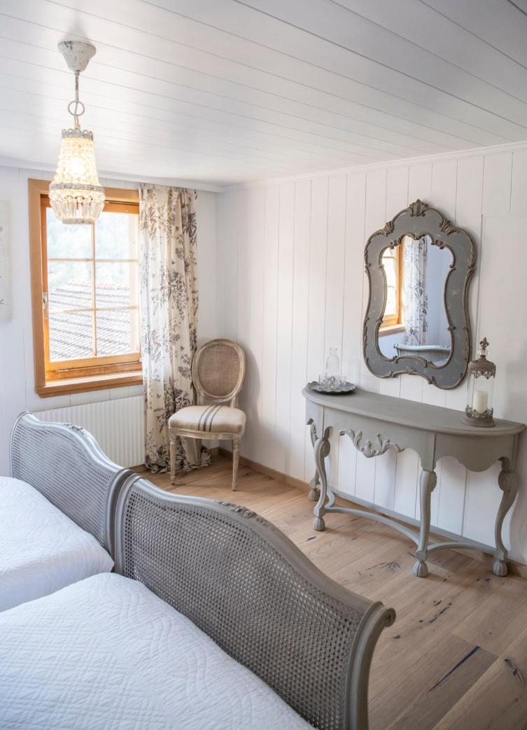 Casa Pasch - Boutique Bed and Breakfast in Cumpadials