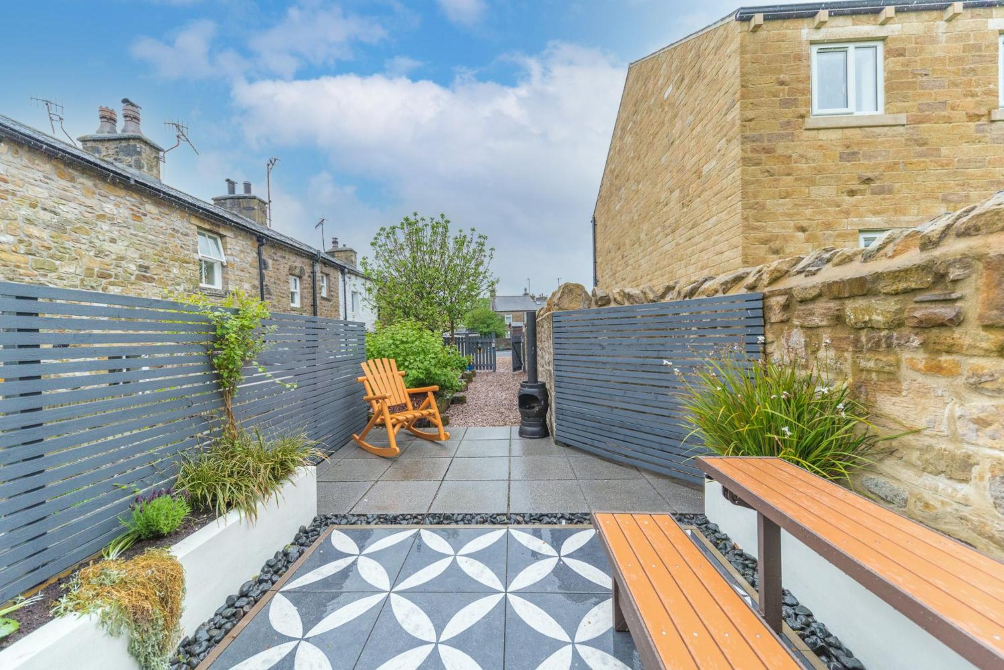 Totally dog friendly cosy countryside retreat view 5