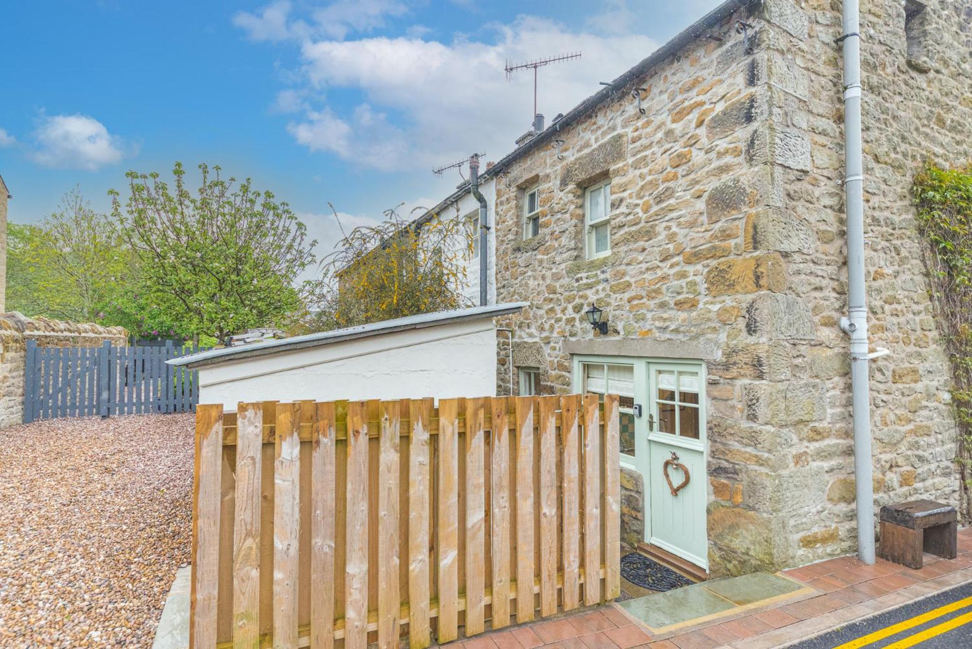 Totally dog friendly cosy countryside retreat view 4