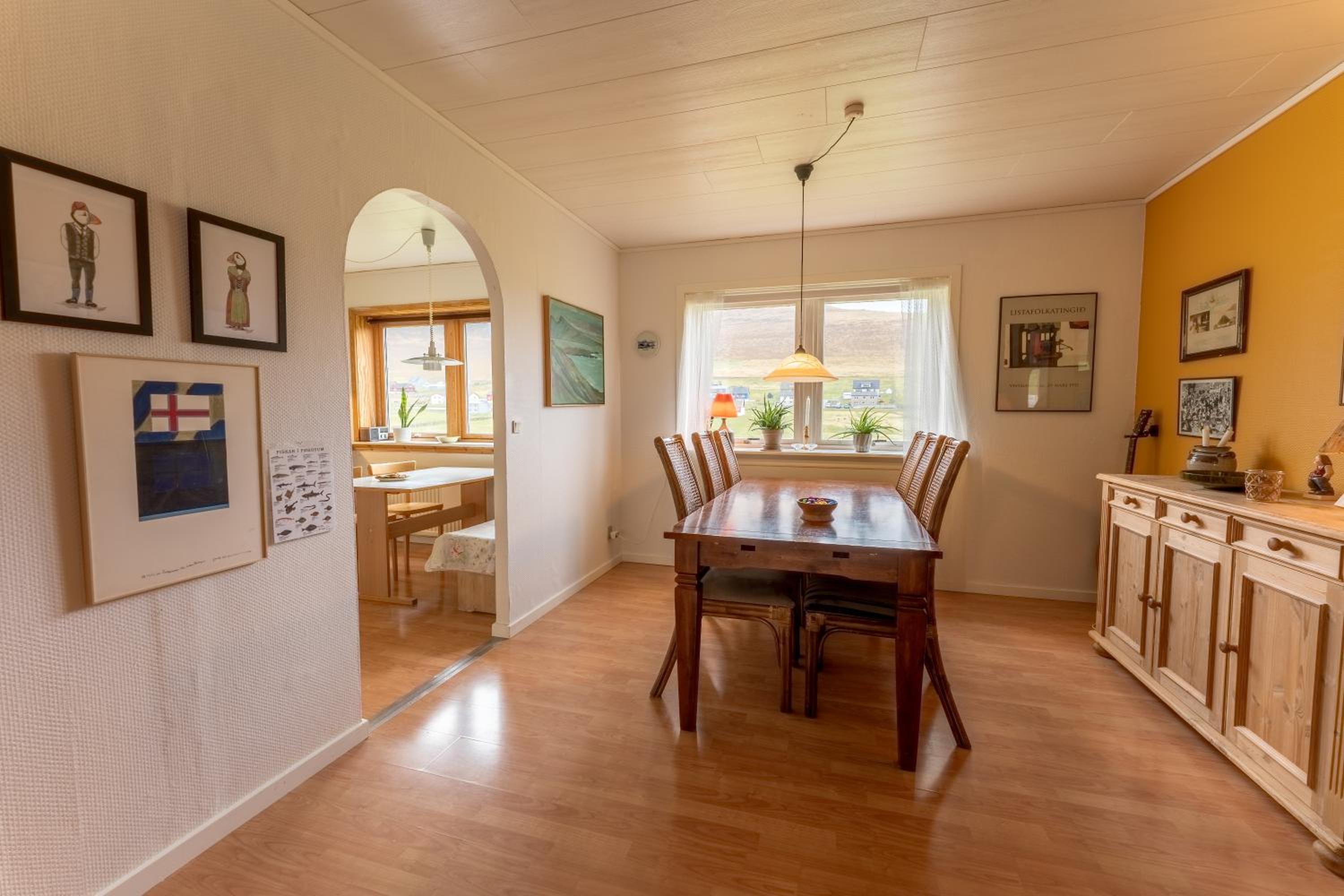 Scenic Village / Nature / Cozy House / 4 BR view 4