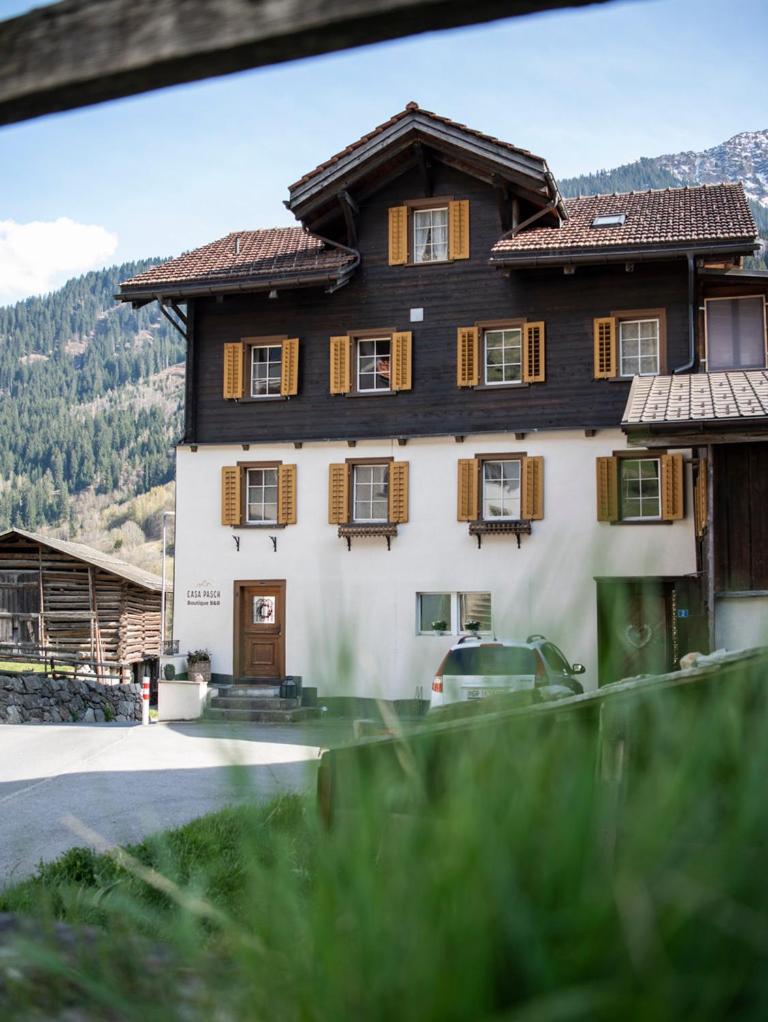 Casa Pasch - Boutique Bed and Breakfast in Cumpadials