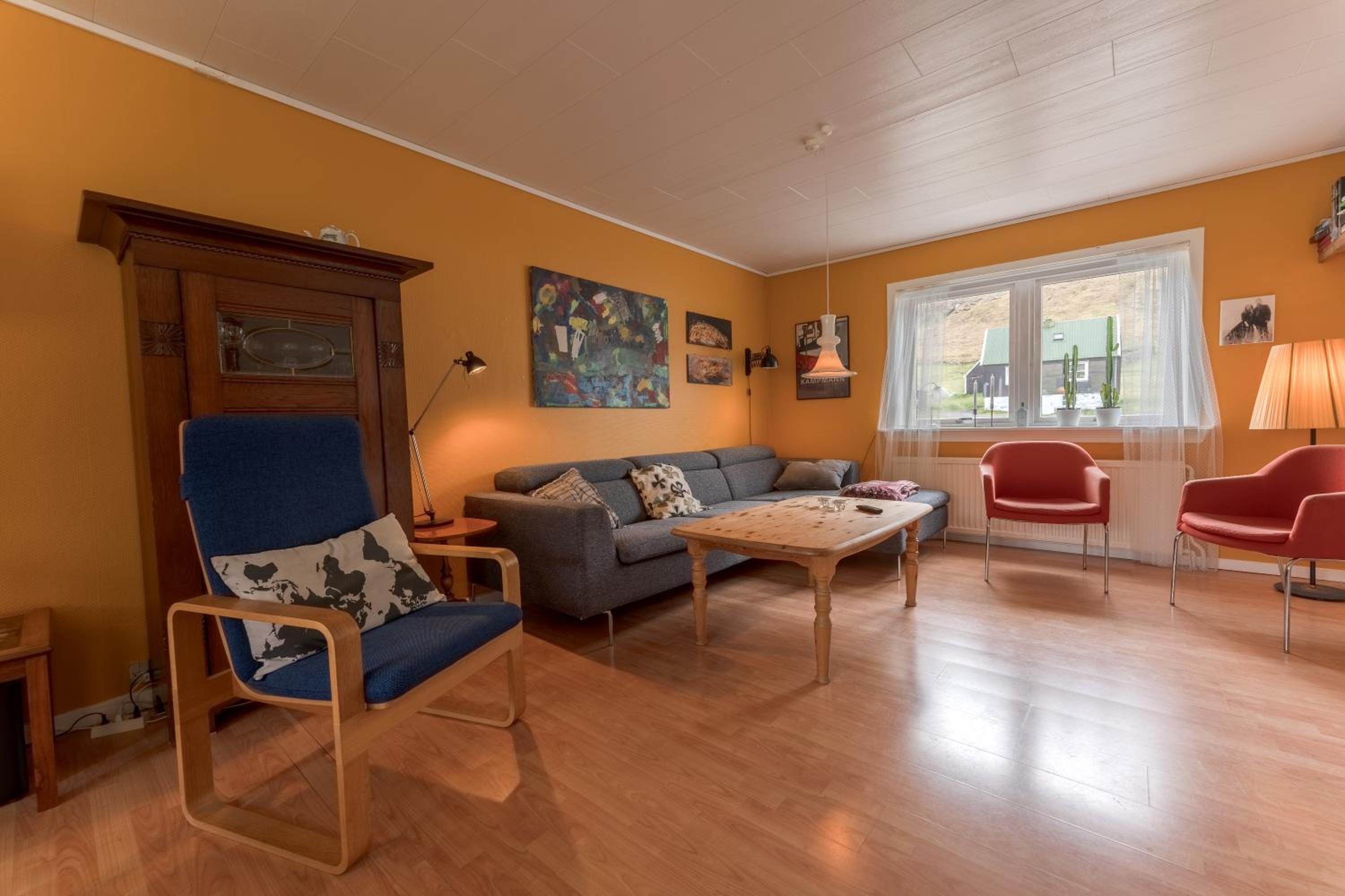 Scenic Village / Nature / Cozy House / 4 BR view 3