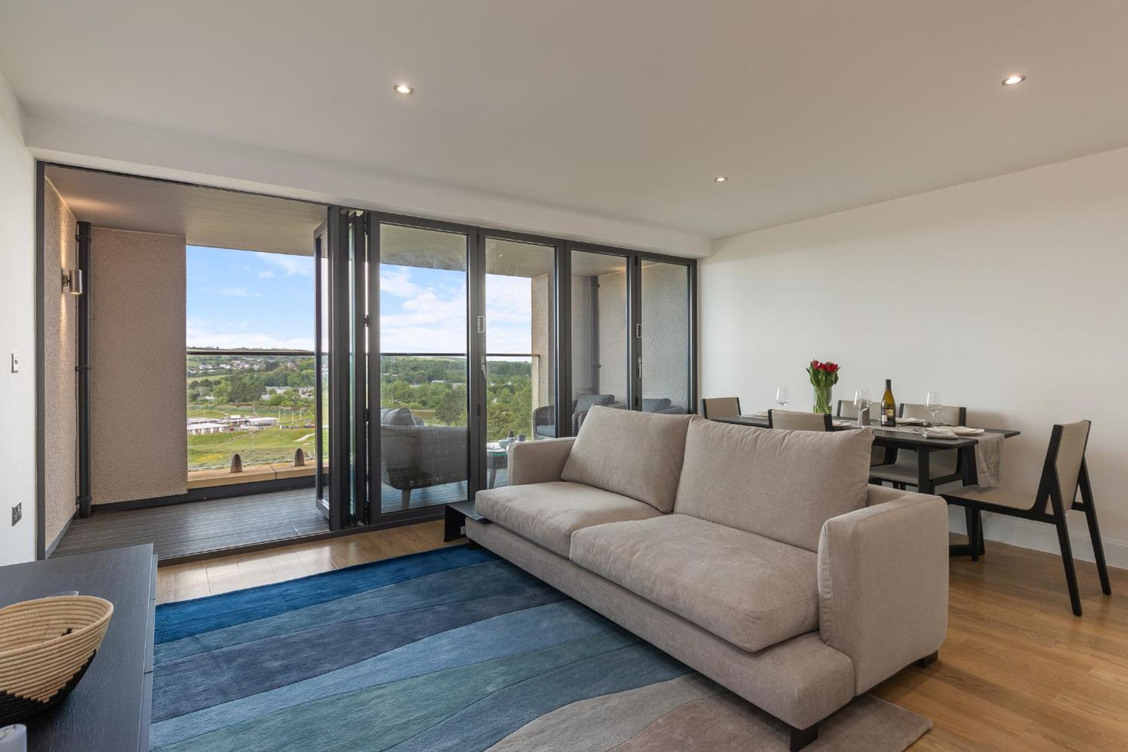Apartment 10 Waterstone House - Luxury Apartment with Sea Views view 2