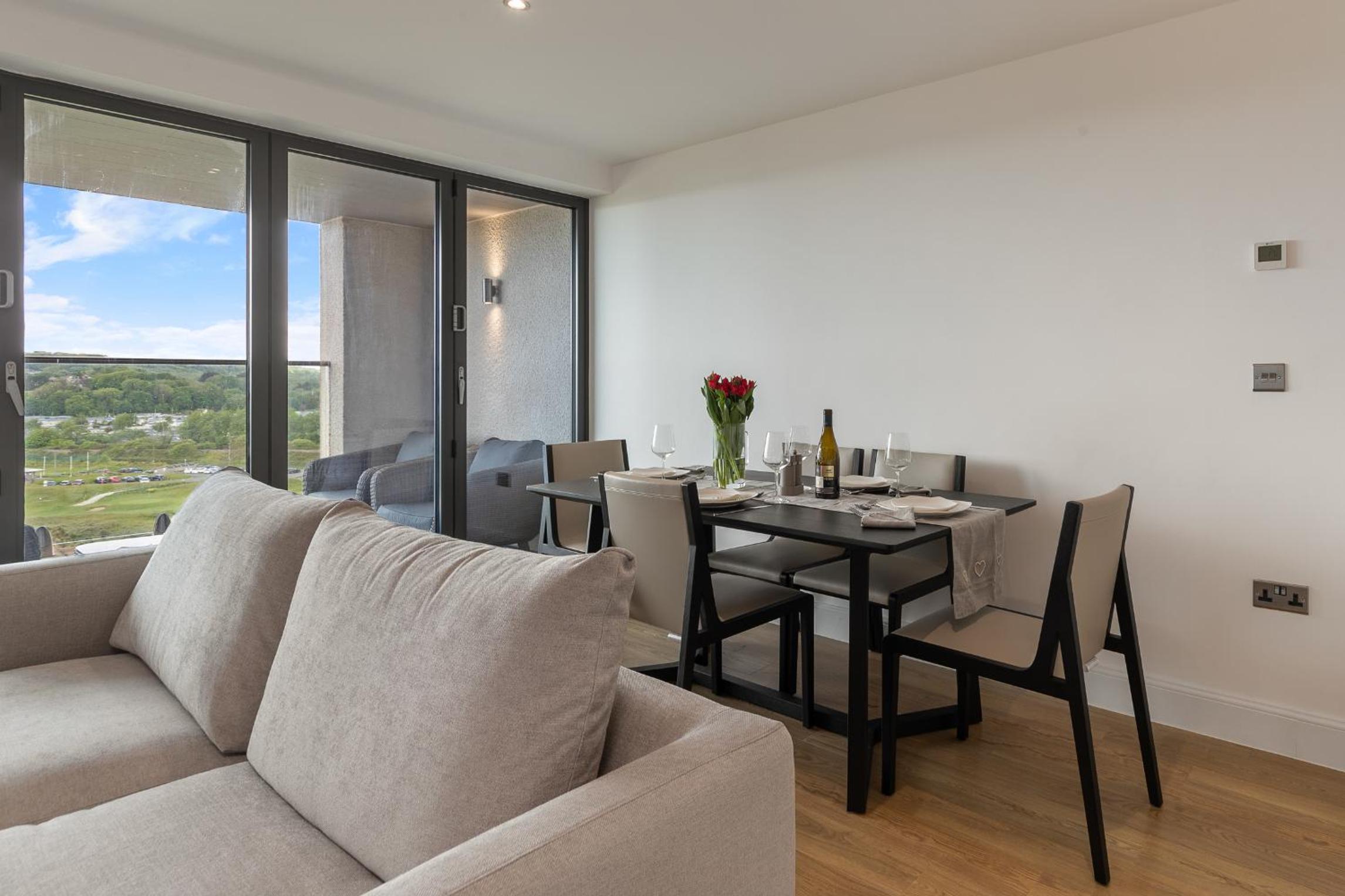 Apartment 10 Waterstone House - Luxury Apartment with Sea Views view 3