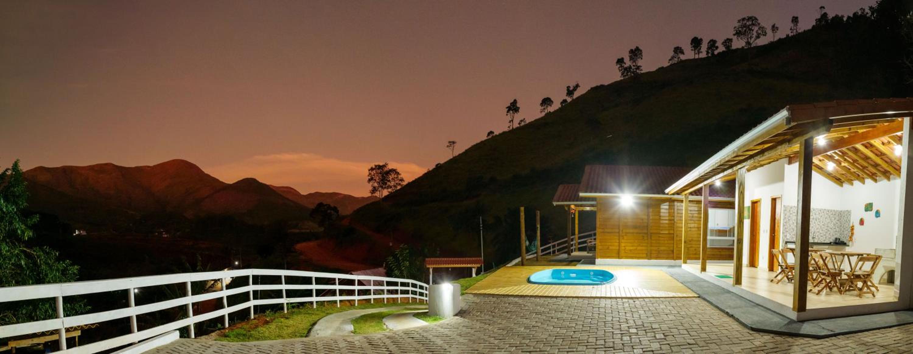 Recanto Águas Nascentes - Casa na serra com piscina e cachoeira no quintal!!