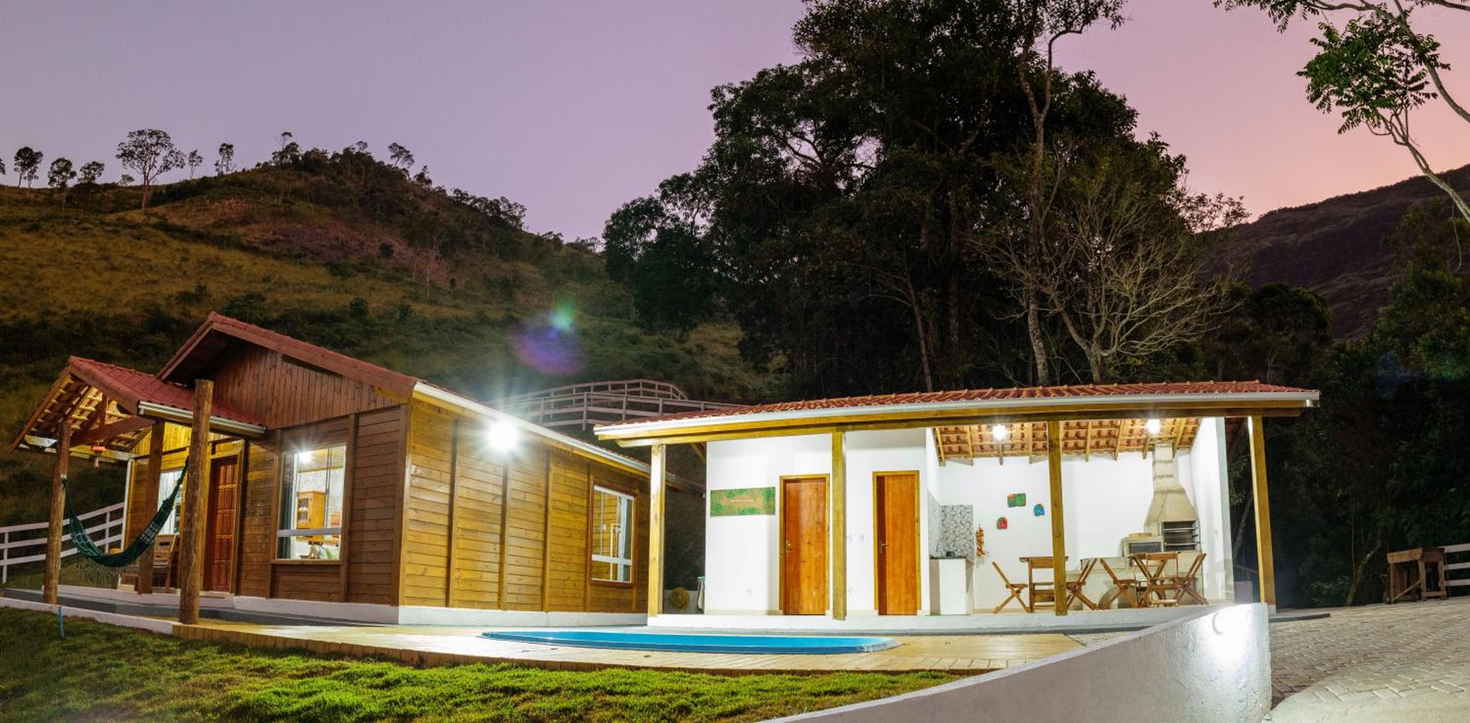 Recanto Águas Nascentes - Casa na serra com piscina e cachoeira no quintal!!