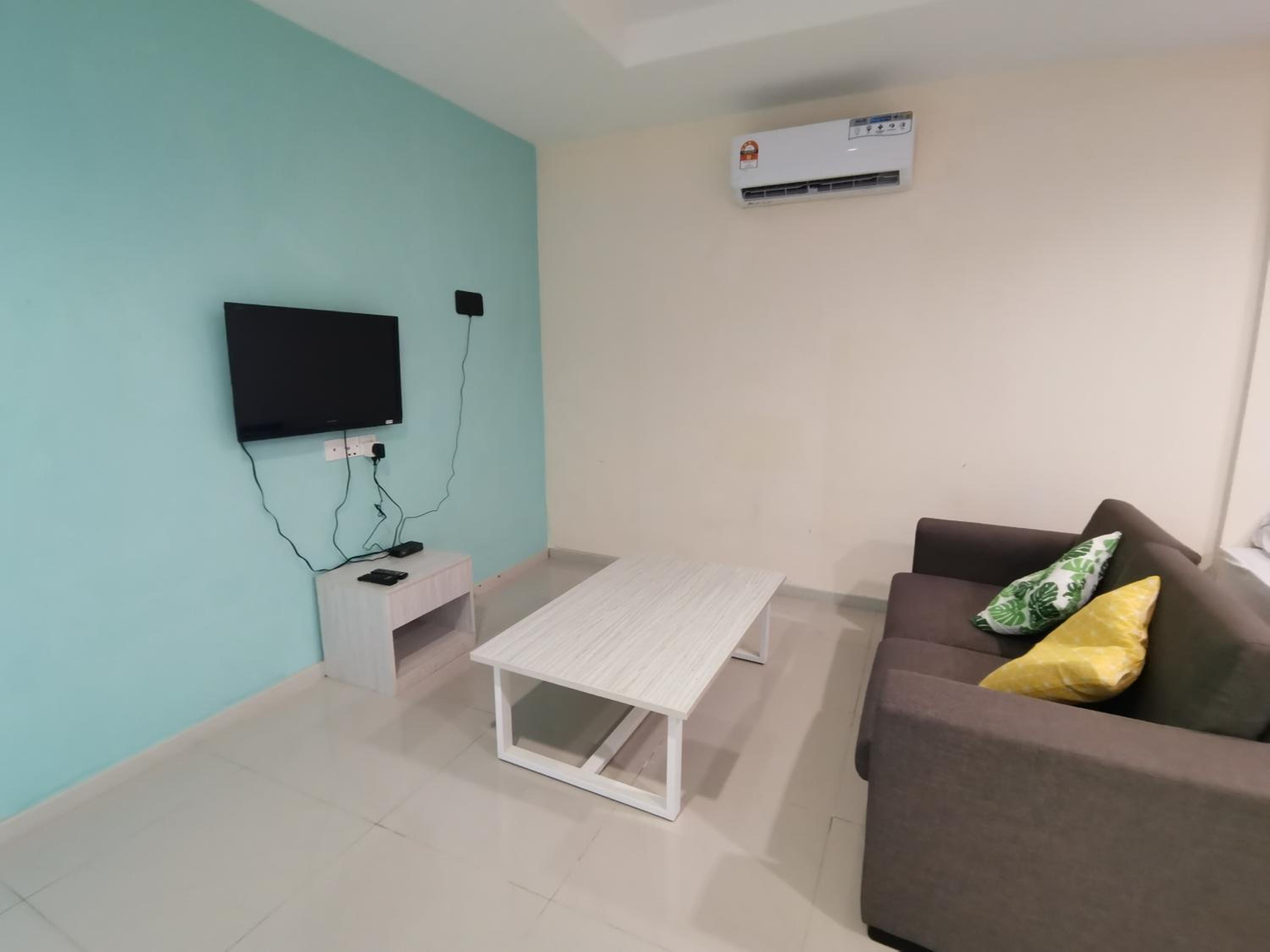 Rustic one bedroom unit for 4pax by Jomy Management photo 5