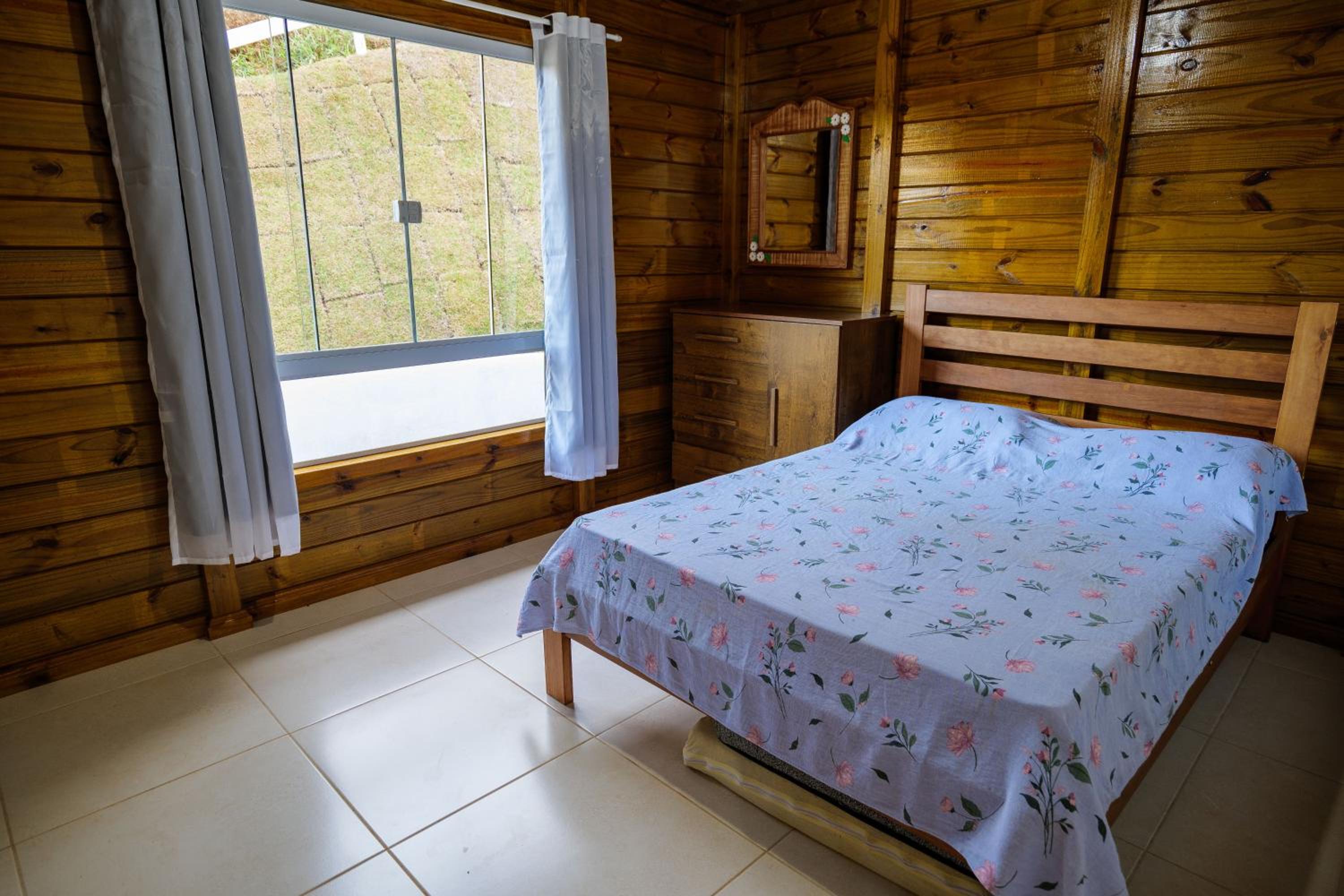 Recanto Águas Nascentes - Casa na serra com piscina e cachoeira no quintal!!