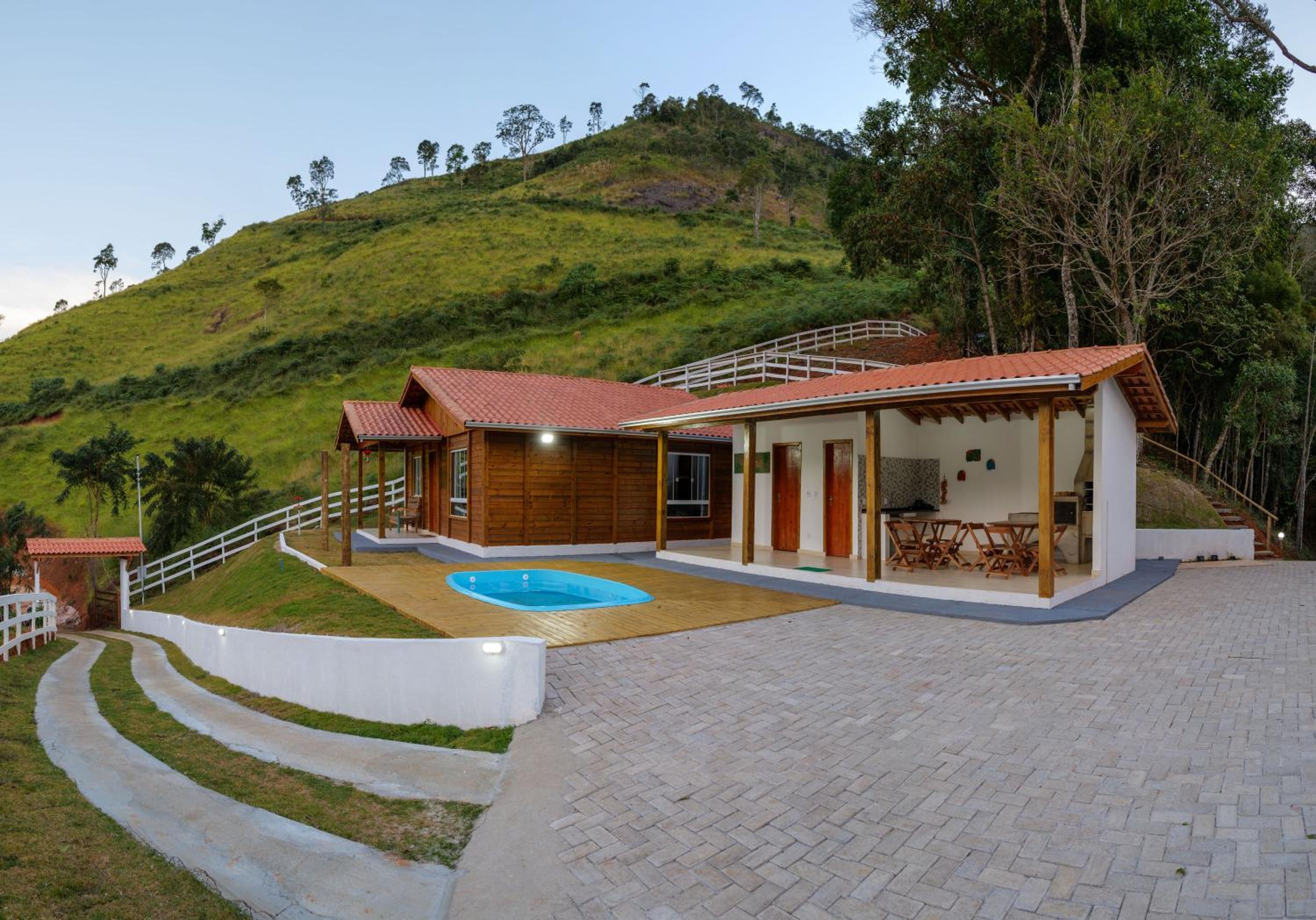 Recanto Águas Nascentes - Casa na serra com piscina e cachoeira no quintal!!