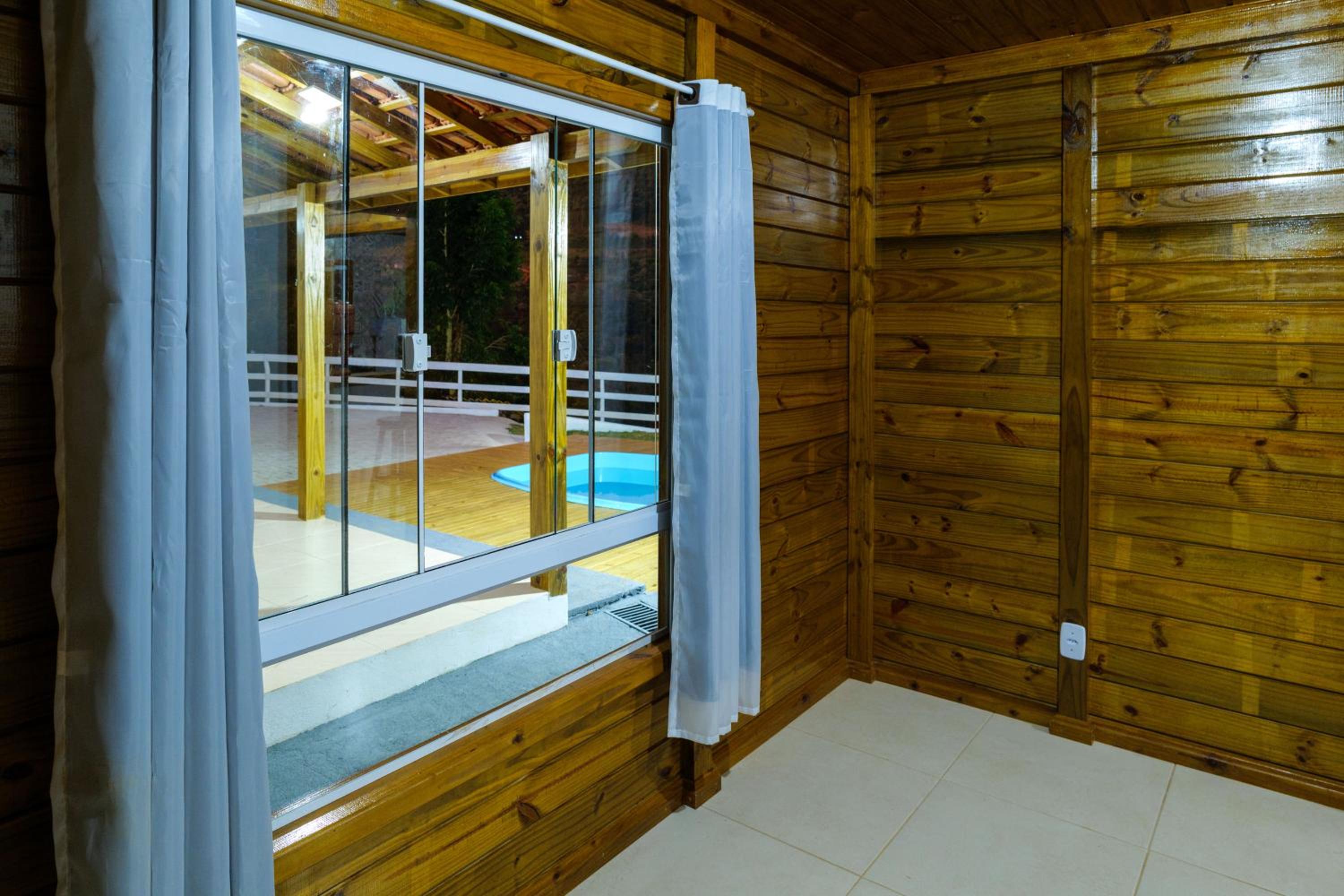 Recanto Águas Nascentes - Casa na serra com piscina e cachoeira no quintal!!