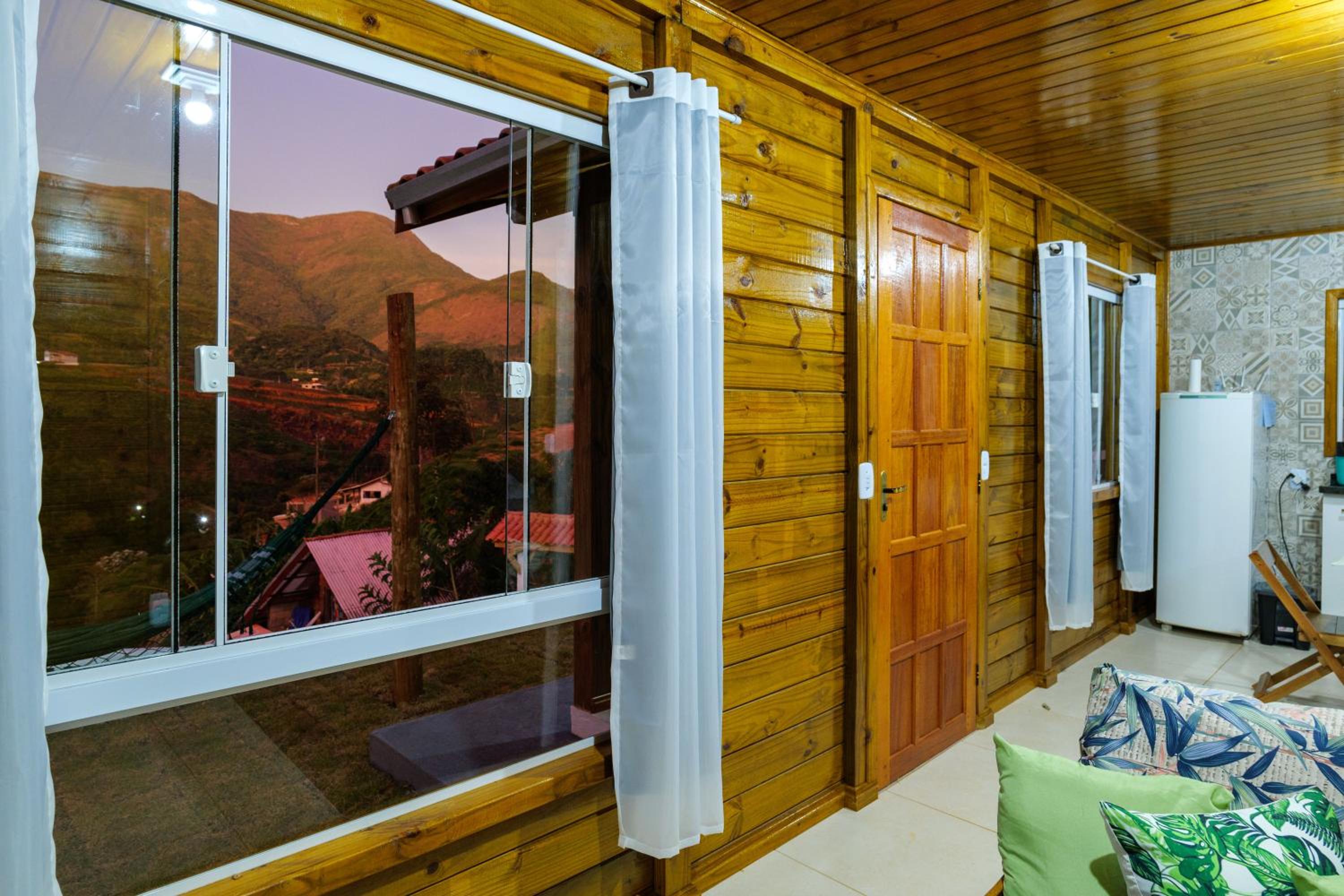 Recanto Águas Nascentes - Casa na serra com piscina e cachoeira no quintal!!