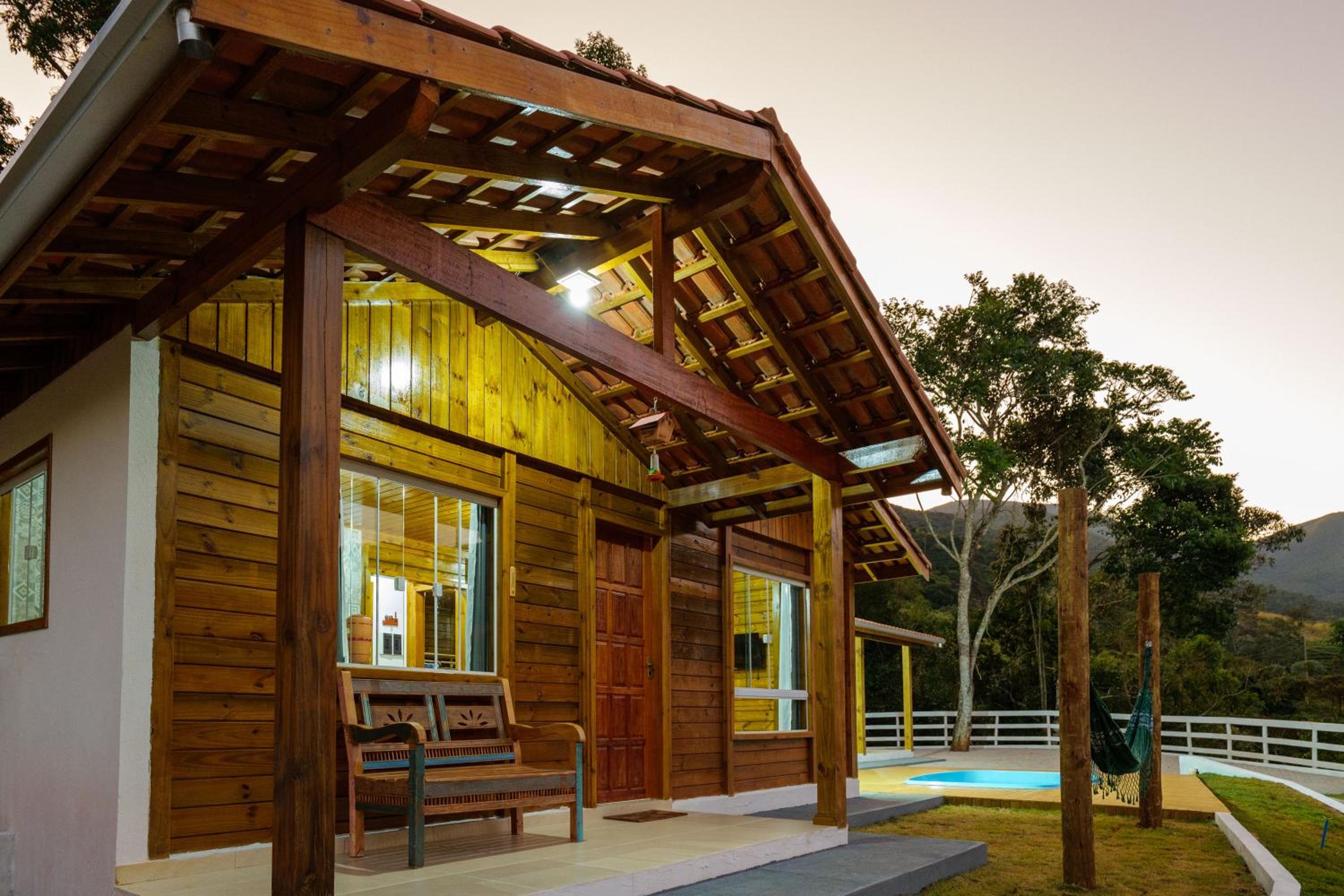 Recanto Águas Nascentes - Casa na serra com piscina e cachoeira no quintal!!