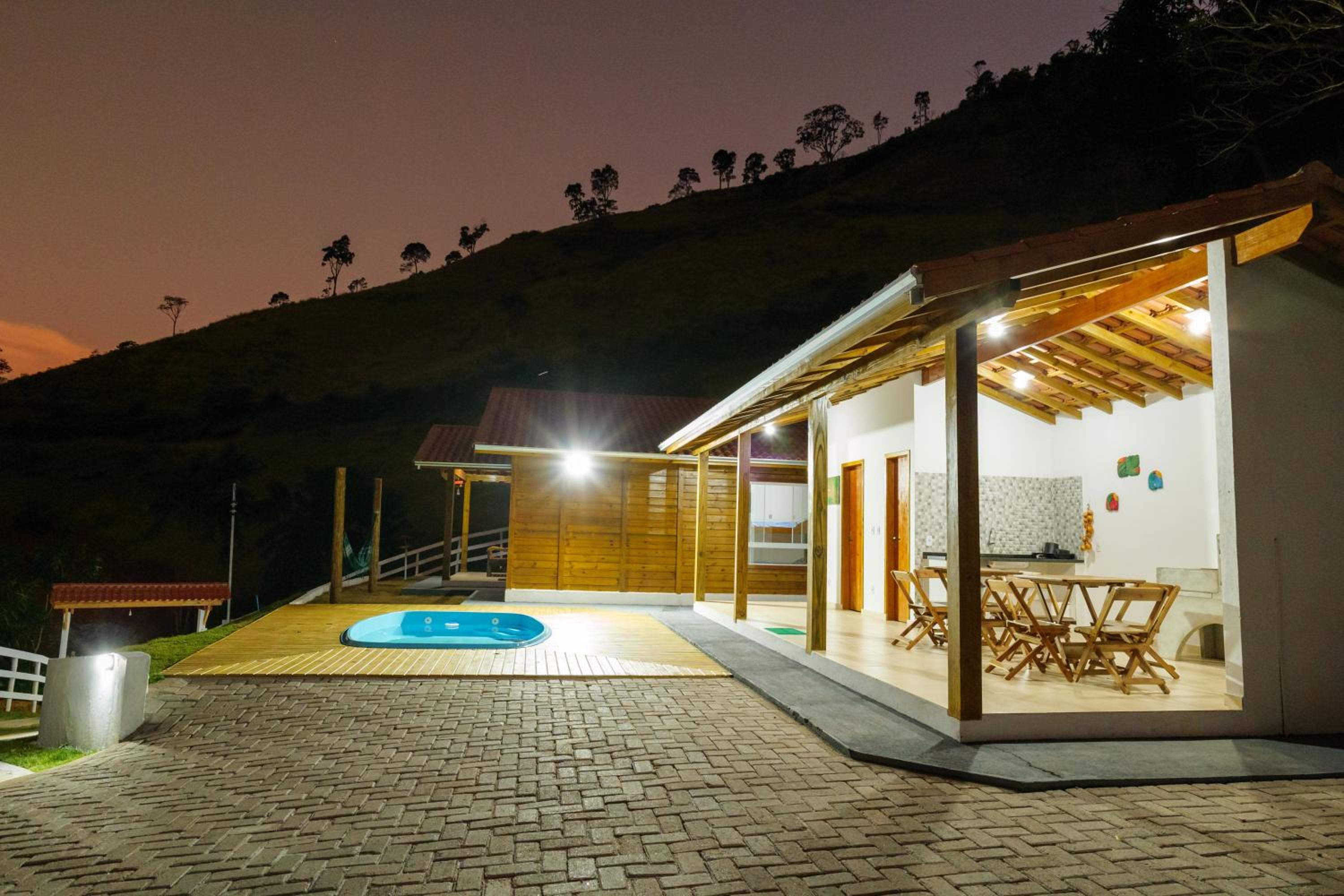 Recanto Águas Nascentes - Casa na serra com piscina e cachoeira no quintal!!