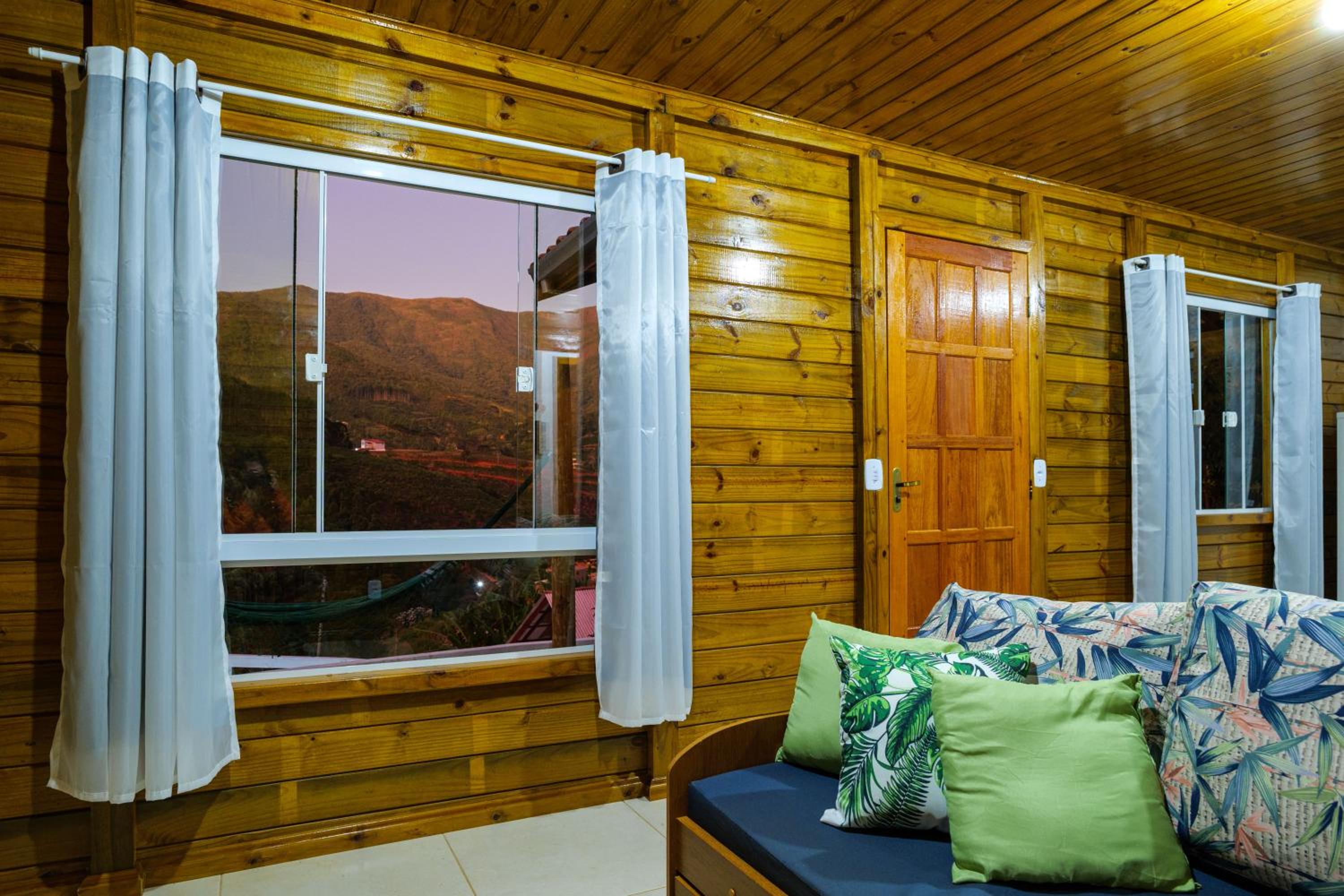 Recanto Águas Nascentes - Casa na serra com piscina e cachoeira no quintal!!