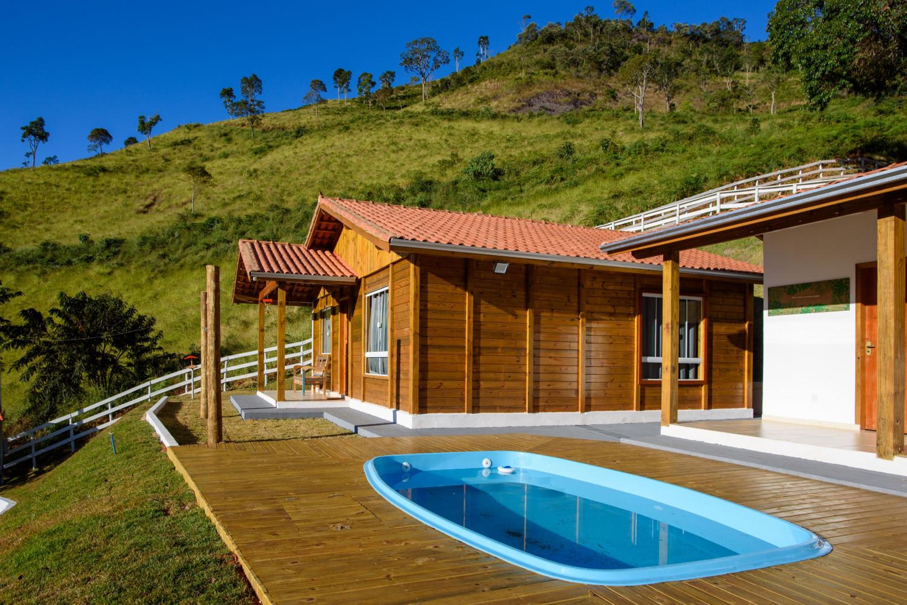 Recanto Águas Nascentes - Casa na serra com piscina e cachoeira no quintal!!