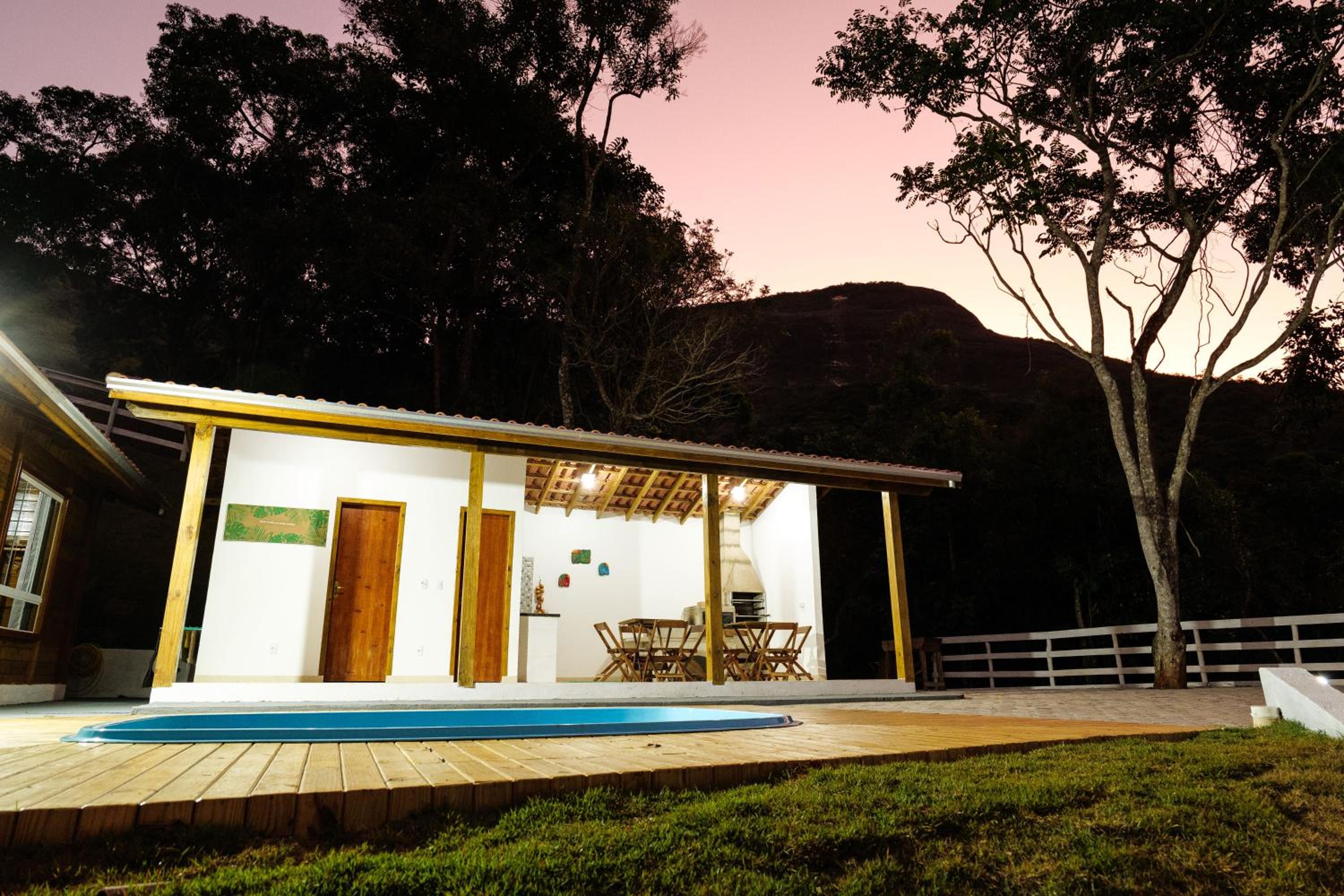 Recanto Águas Nascentes - Casa na serra com piscina e cachoeira no quintal!!