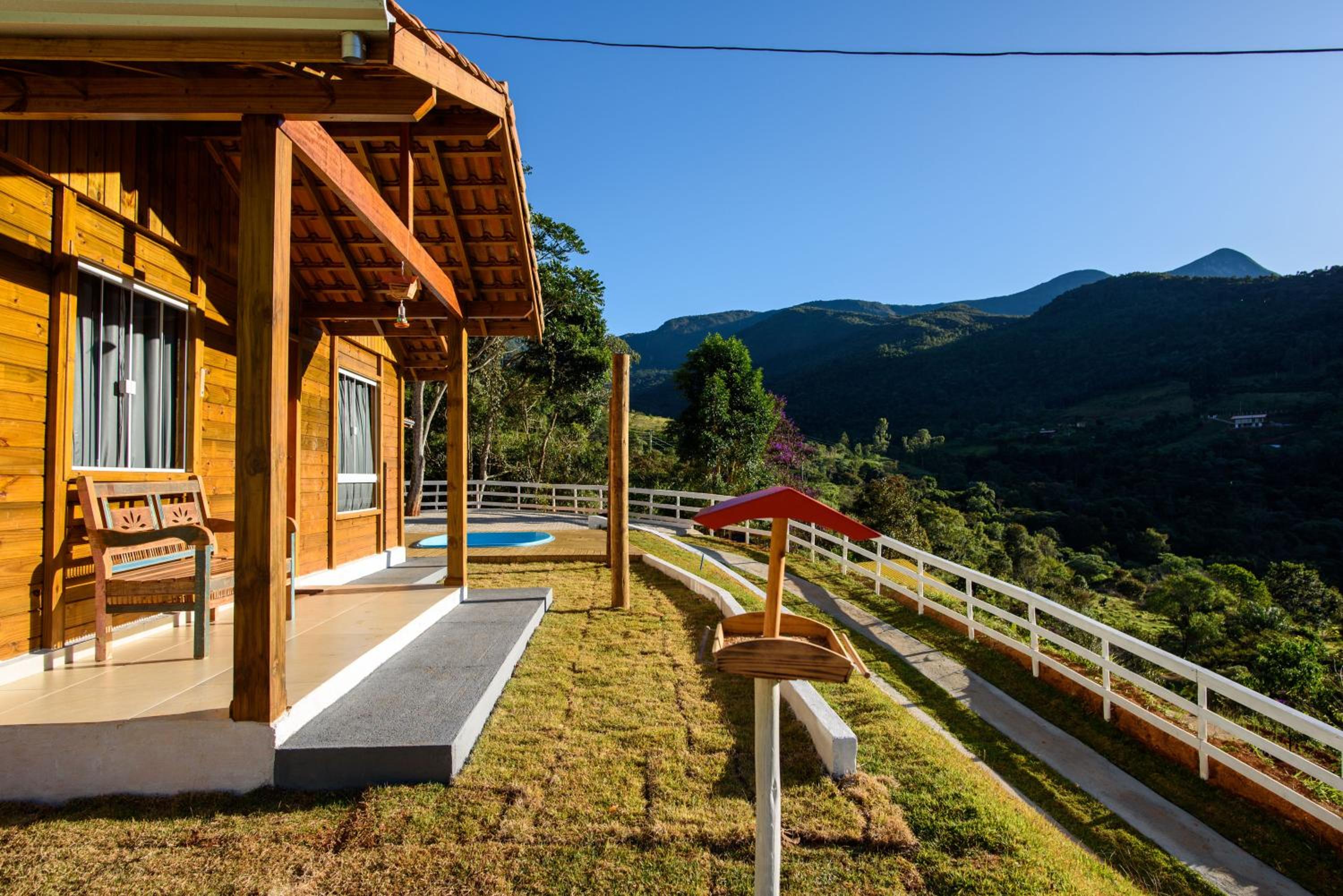 Recanto Águas Nascentes - Casa na serra com piscina e cachoeira no quintal!!