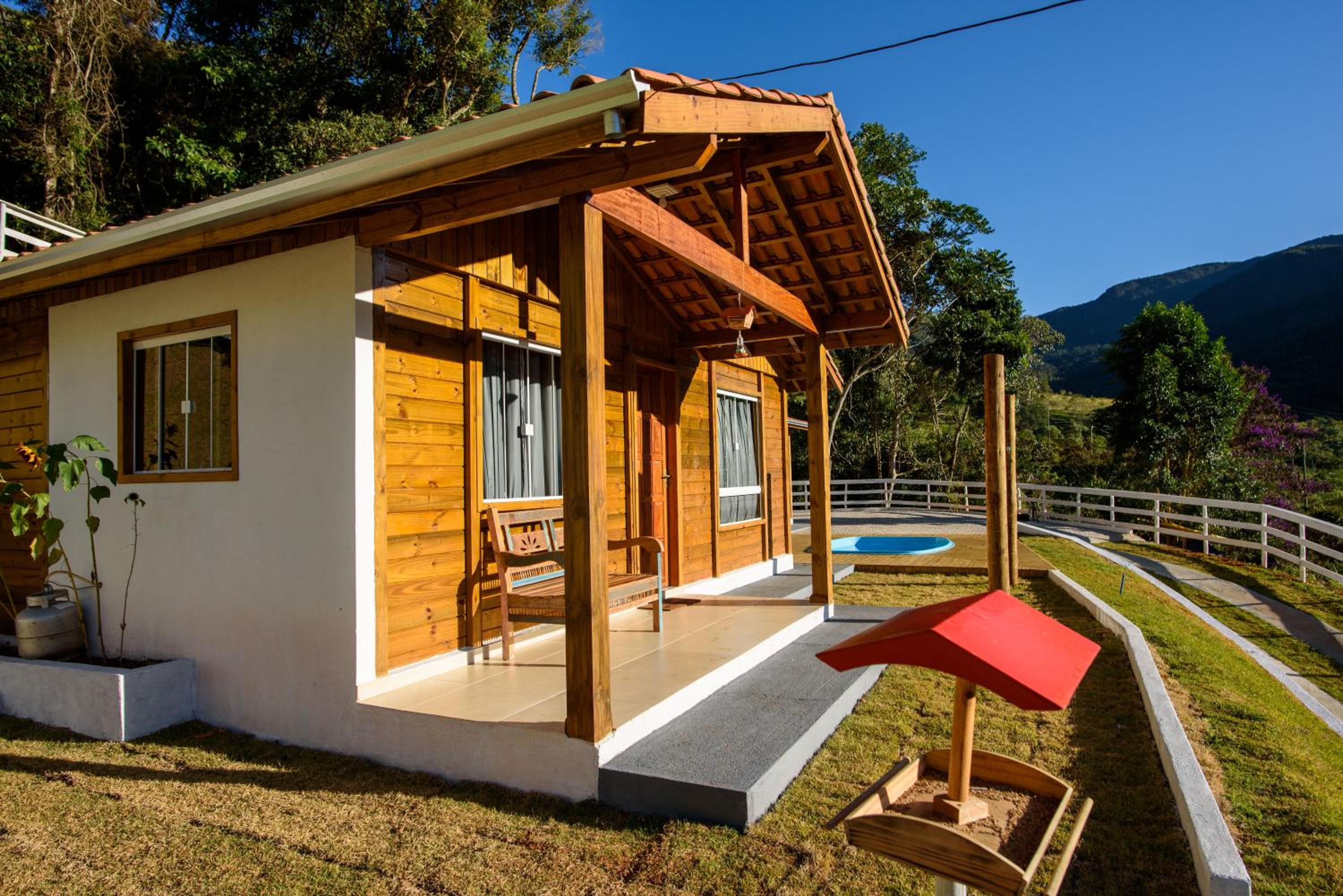 Recanto Águas Nascentes - Casa na serra com piscina e cachoeira no quintal!!