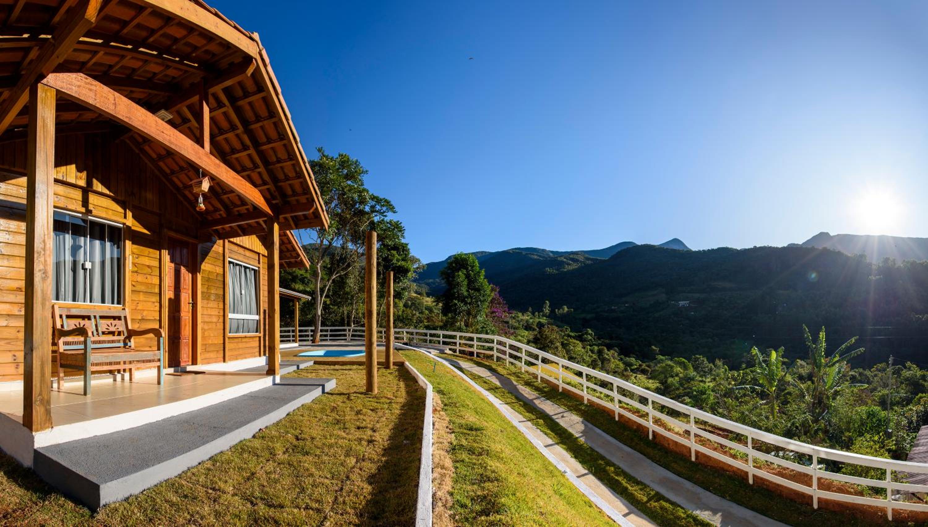 Recanto Águas Nascentes - Casa na serra com piscina e cachoeira no quintal!!