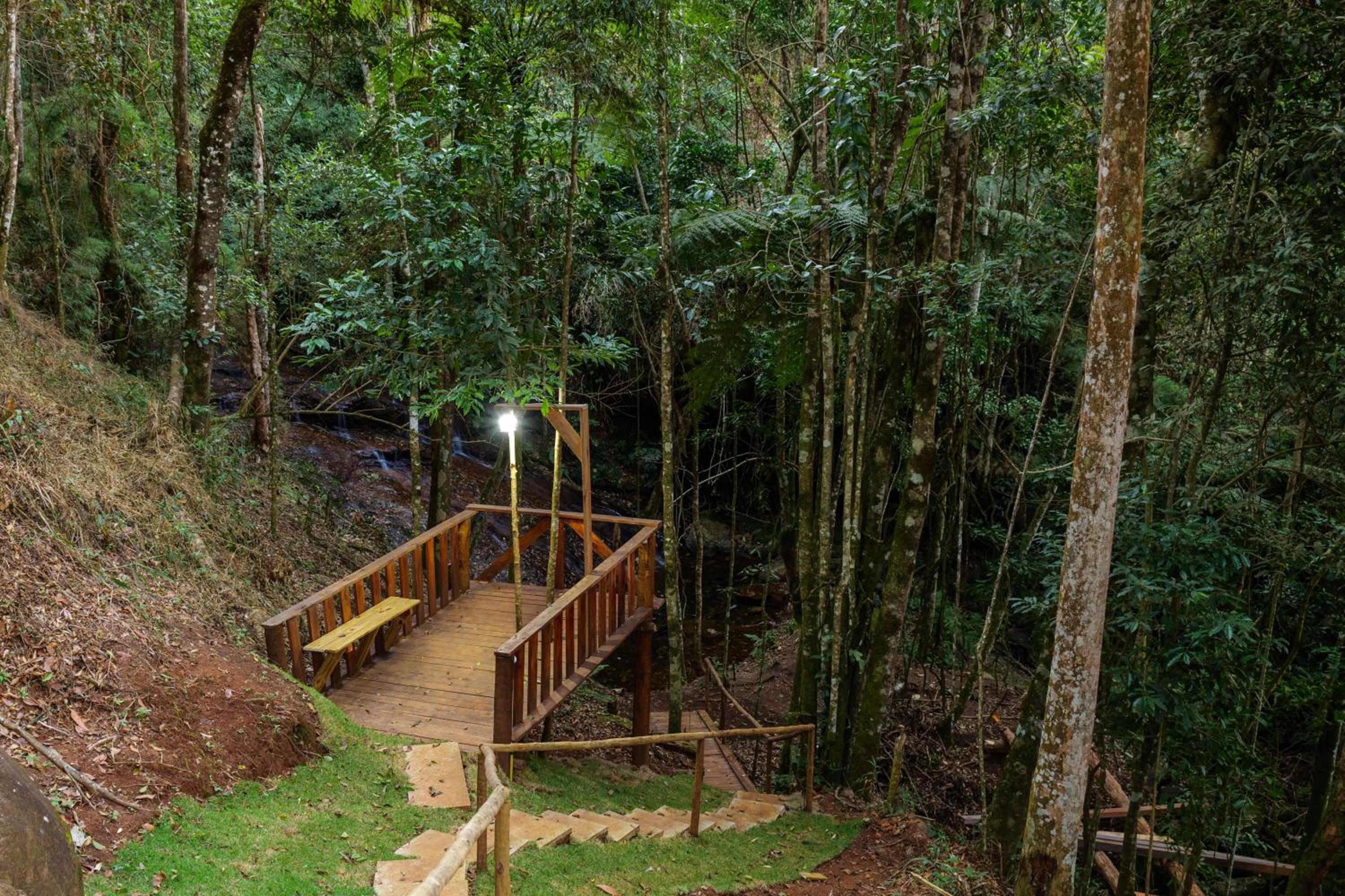 Recanto Águas Nascentes - Casa na serra com piscina e cachoeira no quintal!!