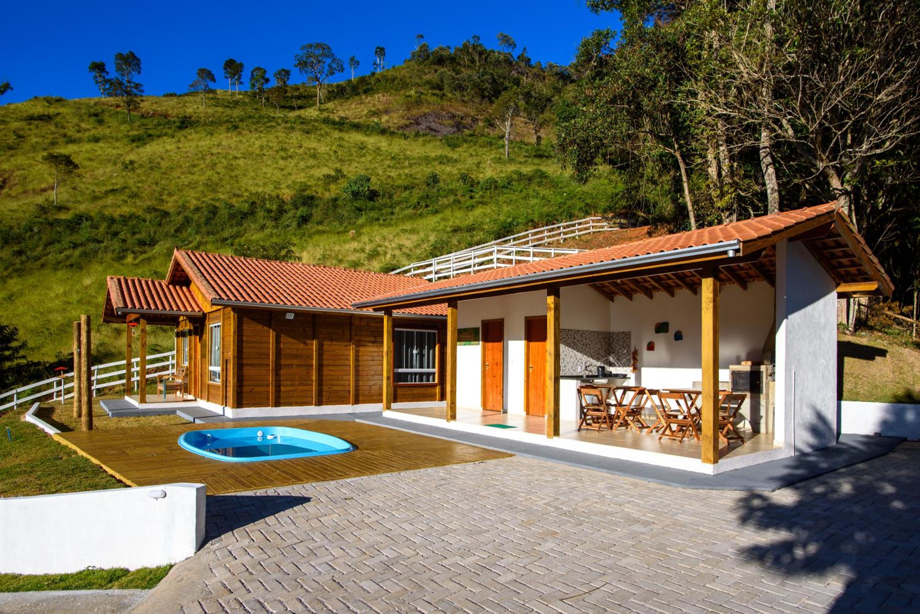 Recanto Águas Nascentes - Casa na serra com piscina e cachoeira no quintal!!