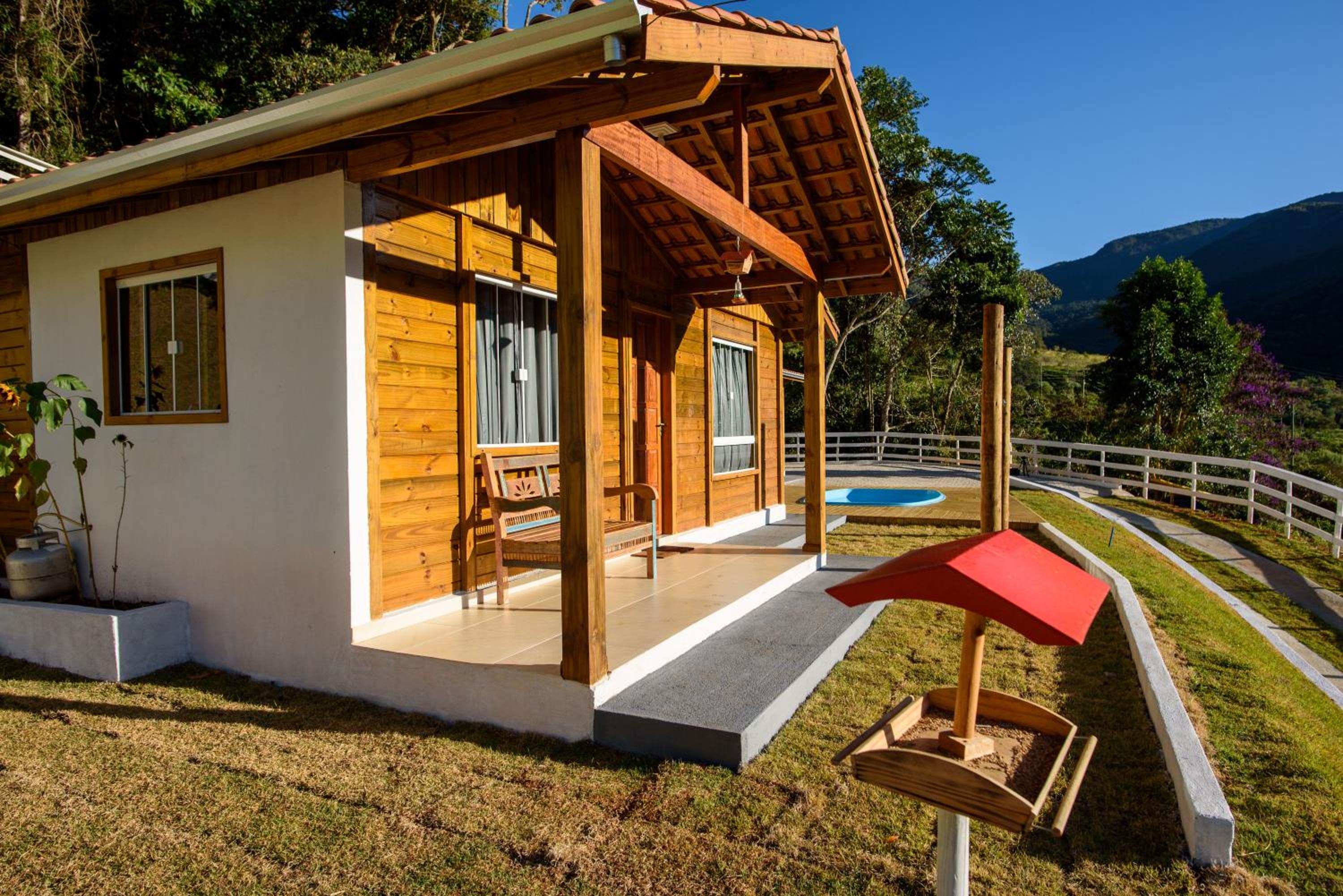 Recanto Águas Nascentes - Casa na serra com piscina e cachoeira no quintal!!