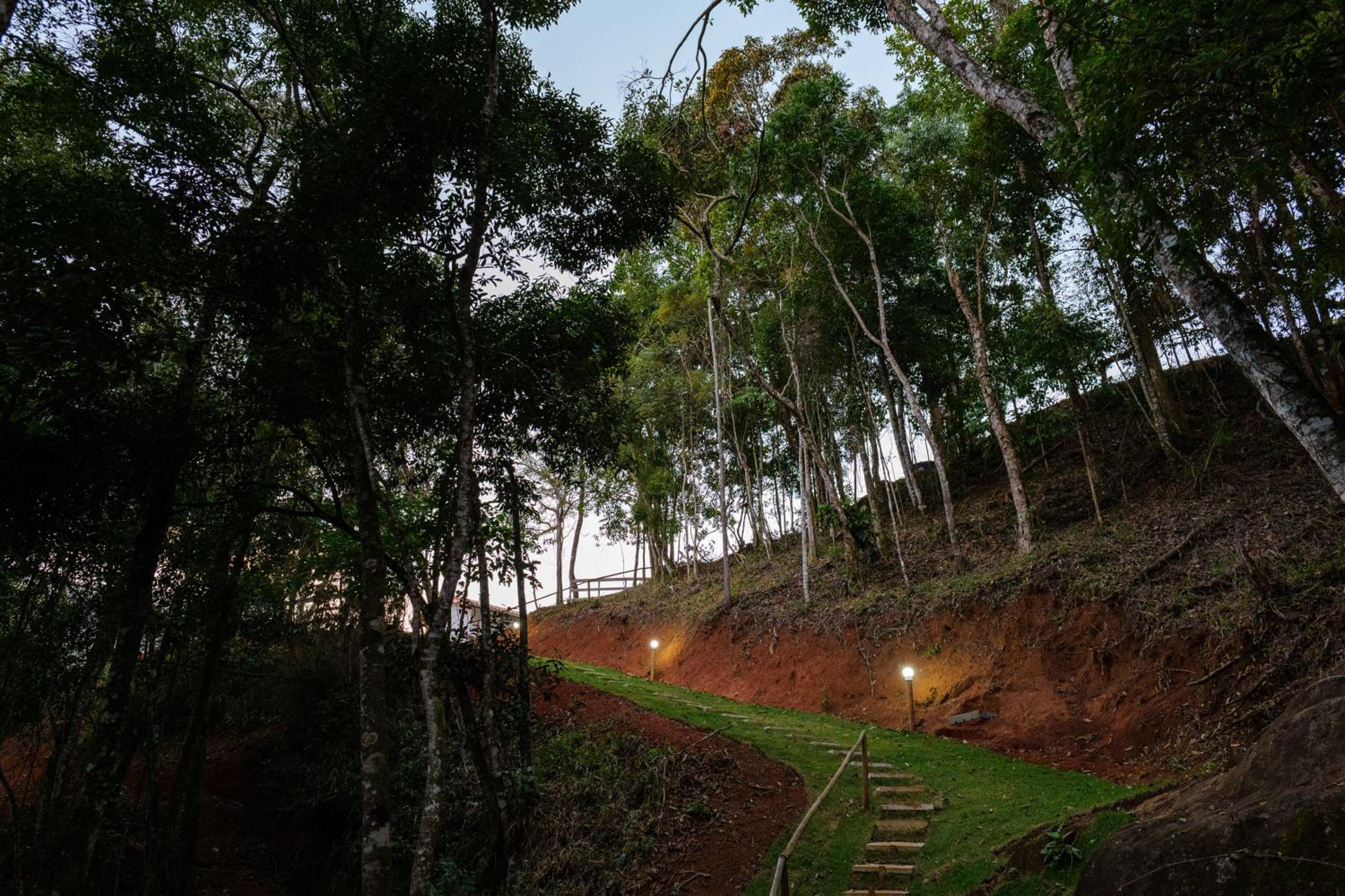 Recanto Águas Nascentes - Casa na serra com piscina e cachoeira no quintal!!