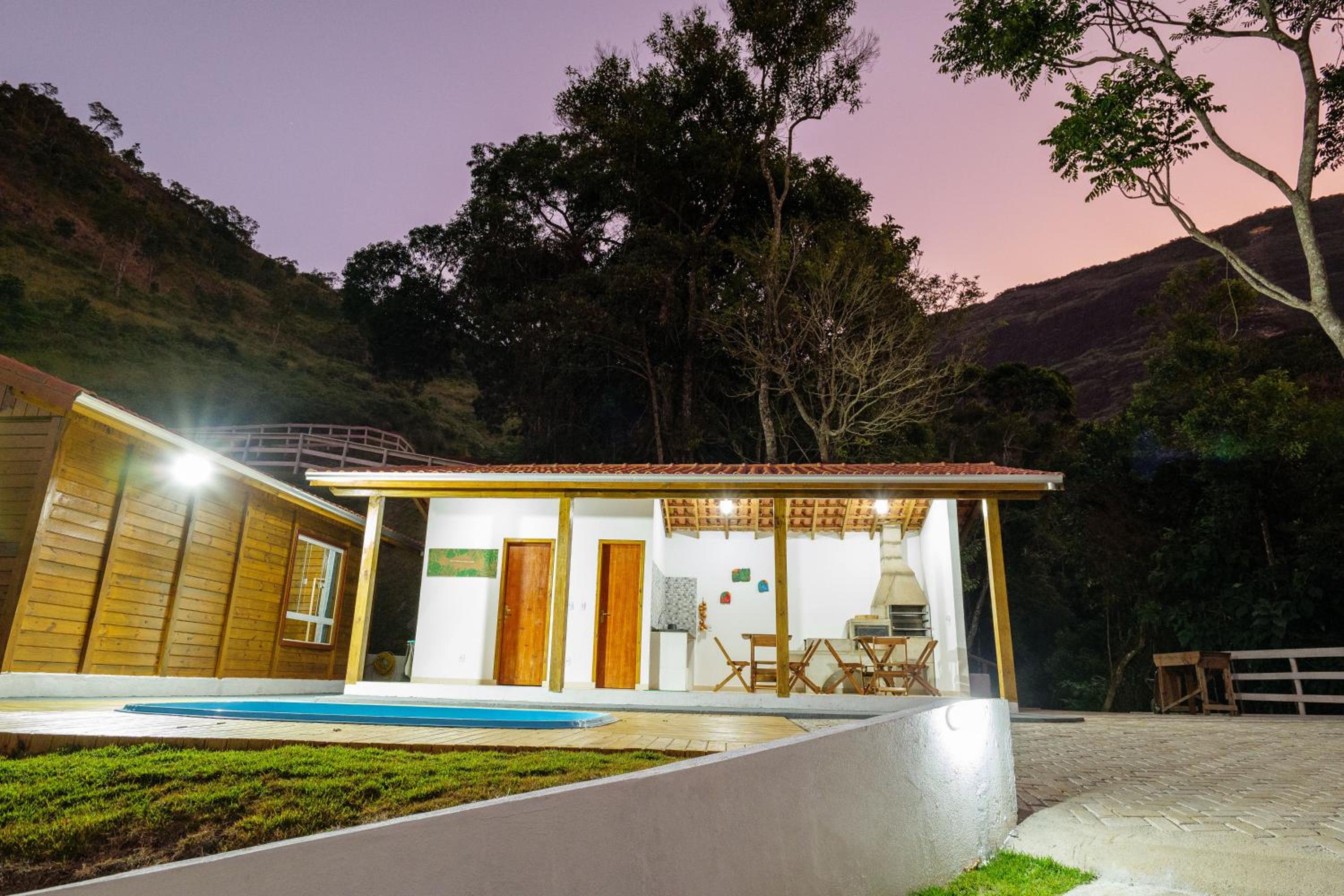 Recanto Águas Nascentes - Casa na serra com piscina e cachoeira no quintal!!