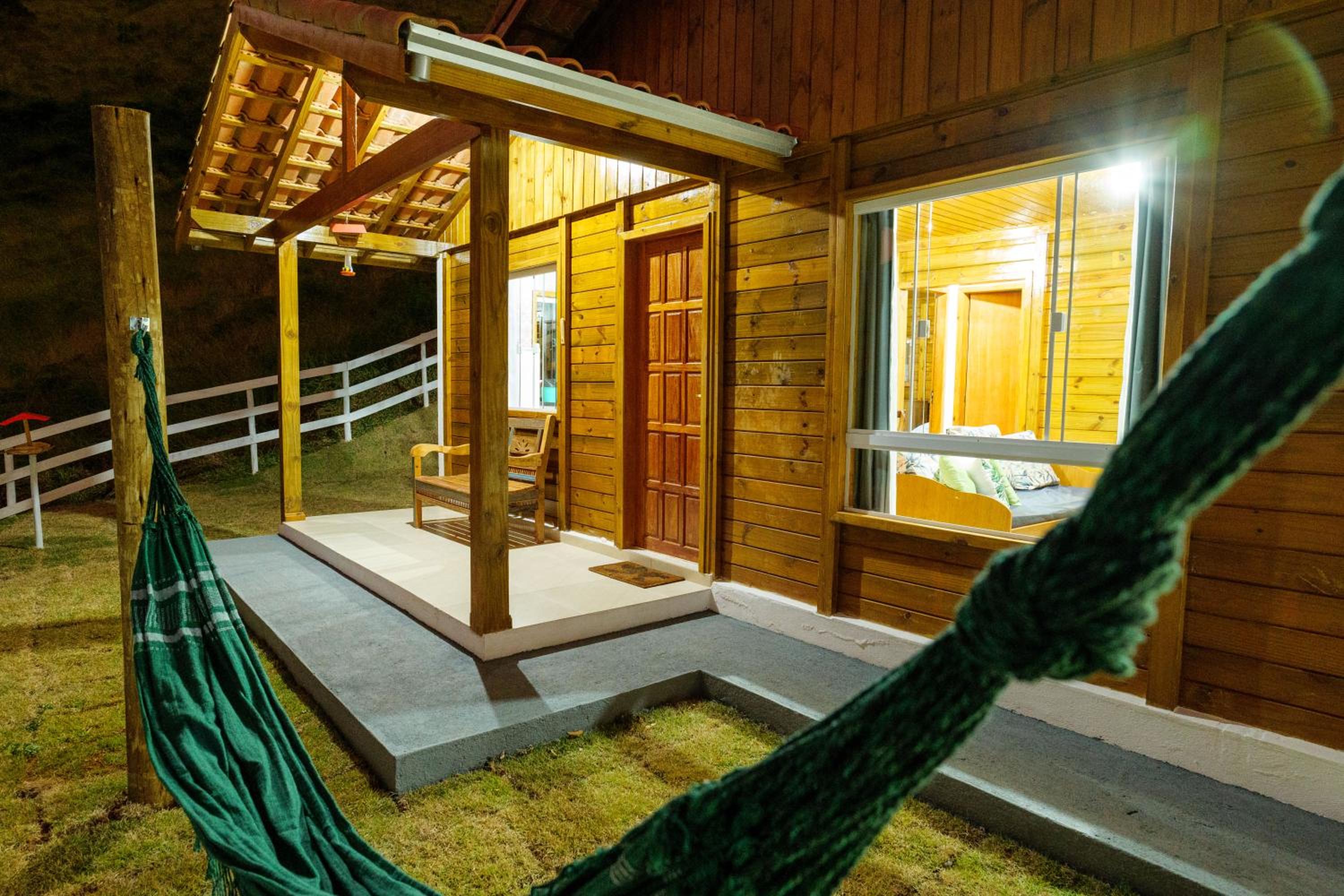 Recanto Águas Nascentes - Casa na serra com piscina e cachoeira no quintal!!
