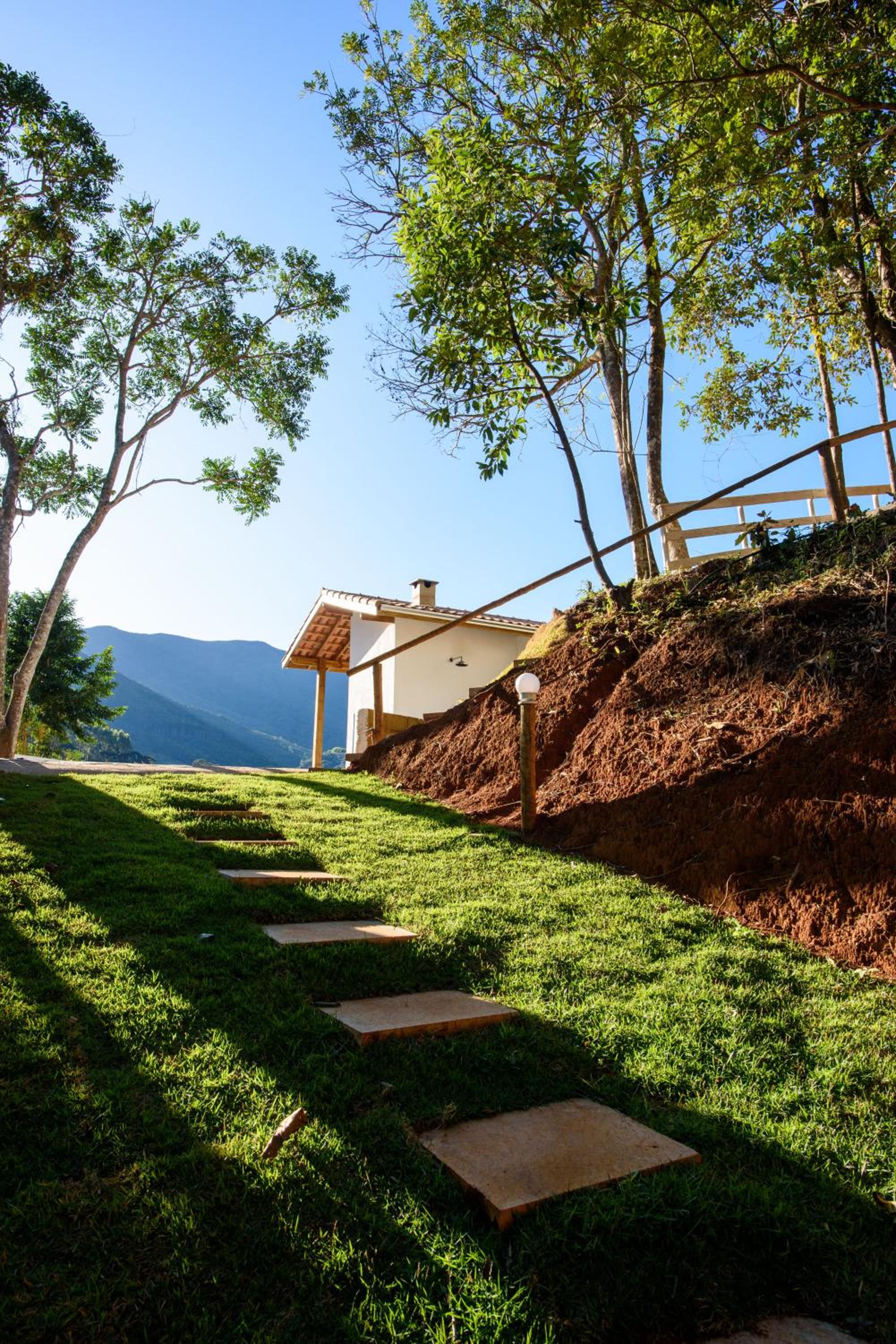 Recanto Águas Nascentes - Casa na serra com piscina e cachoeira no quintal!!