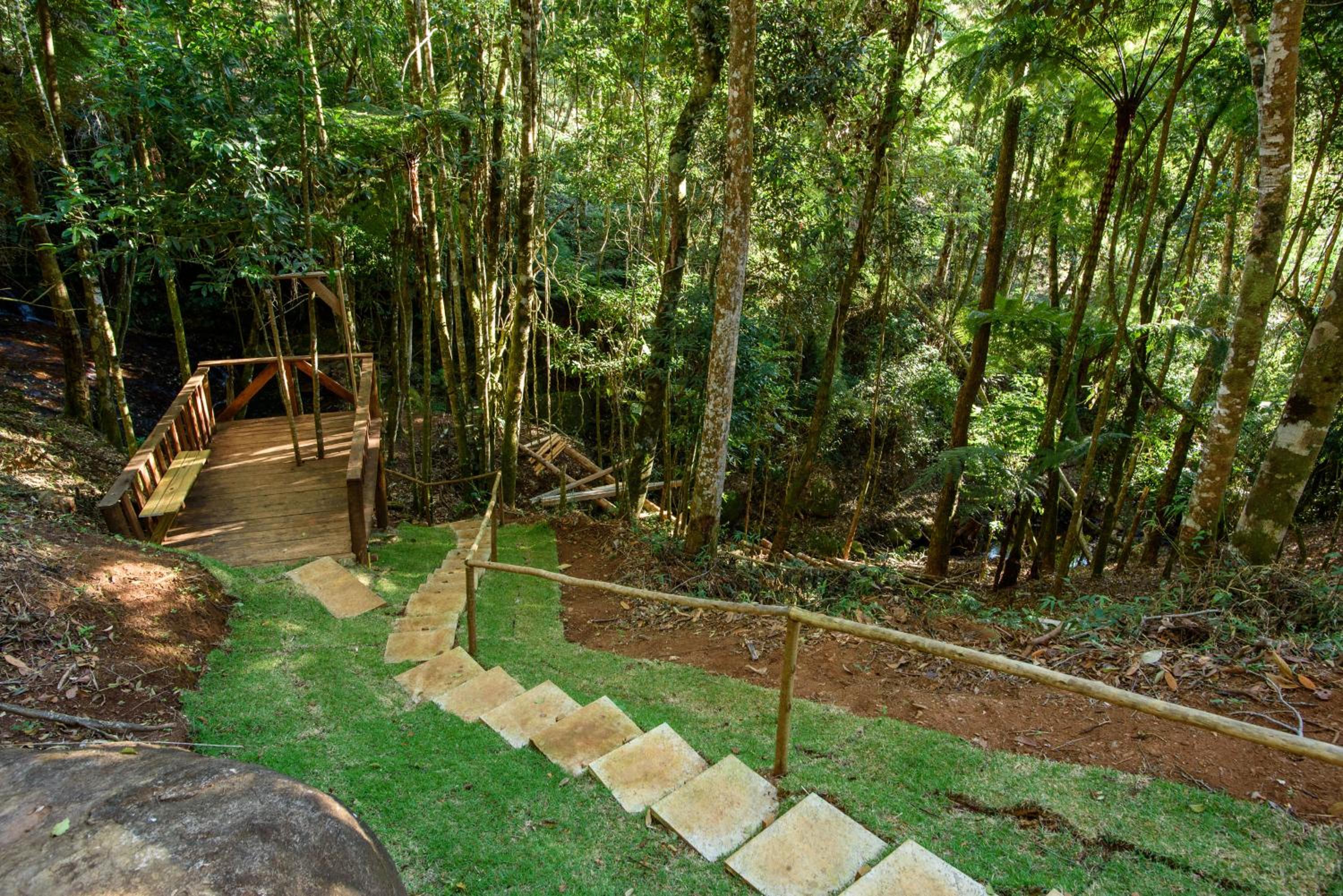 Recanto Águas Nascentes - Casa na serra com piscina e cachoeira no quintal!!