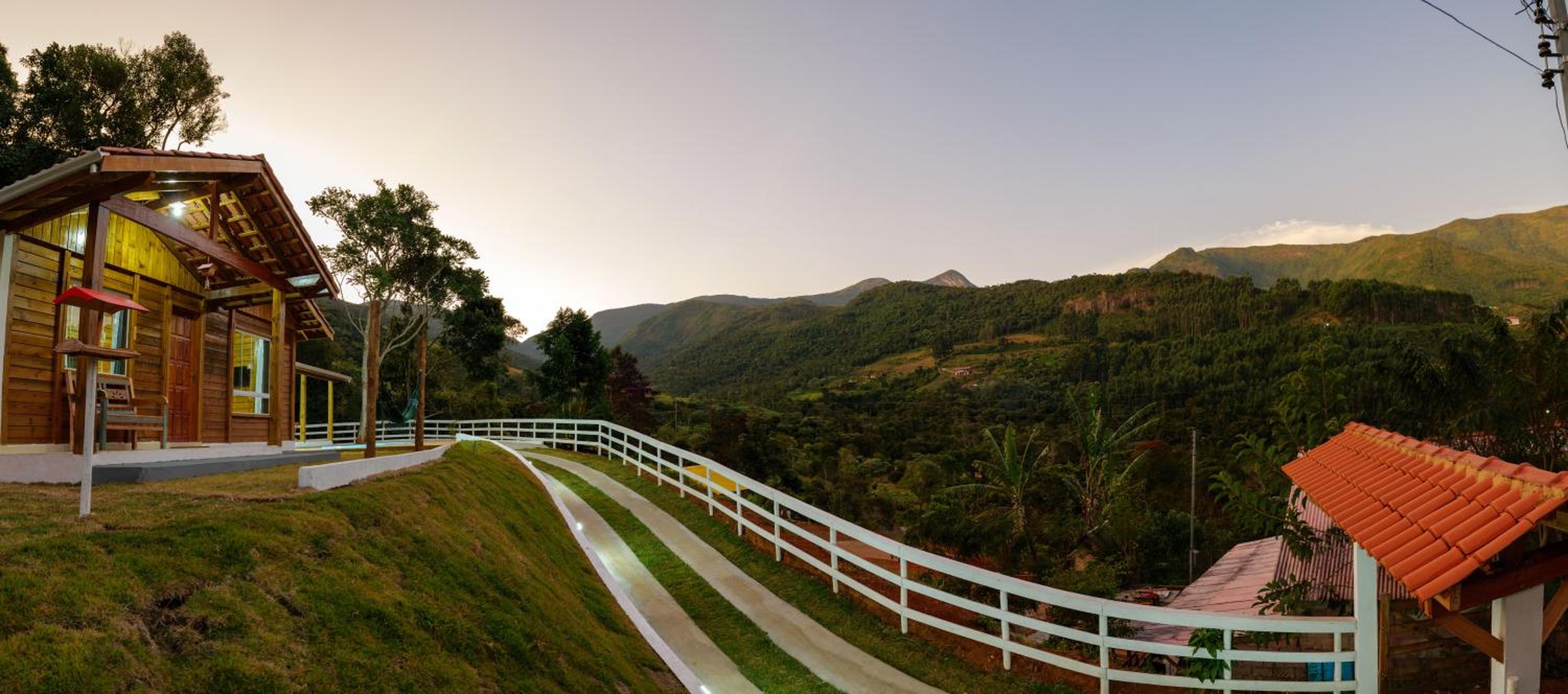 Recanto Águas Nascentes - Casa na serra com piscina e cachoeira no quintal!!
