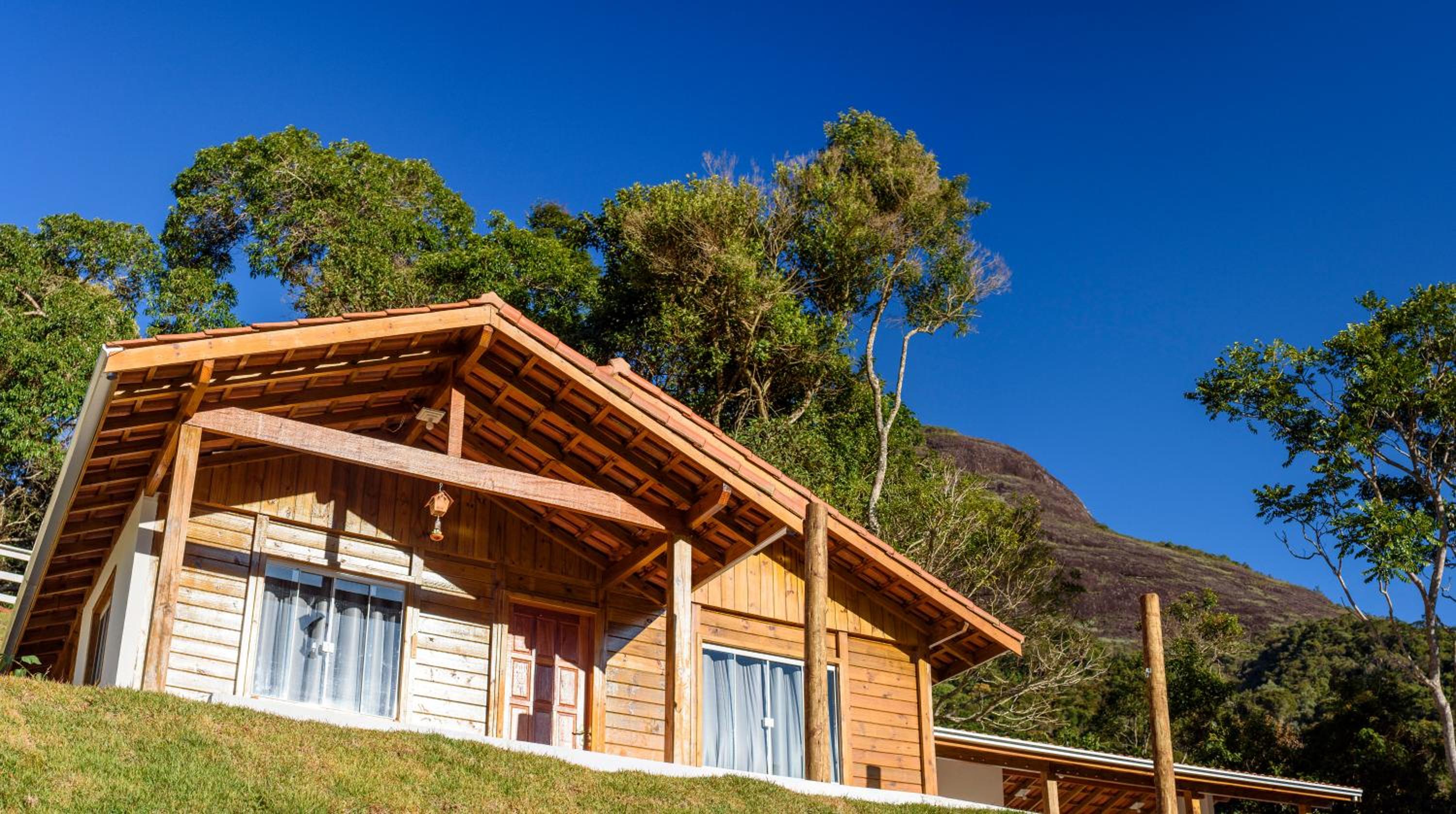 Recanto Águas Nascentes - Casa na serra com piscina e cachoeira no quintal!!