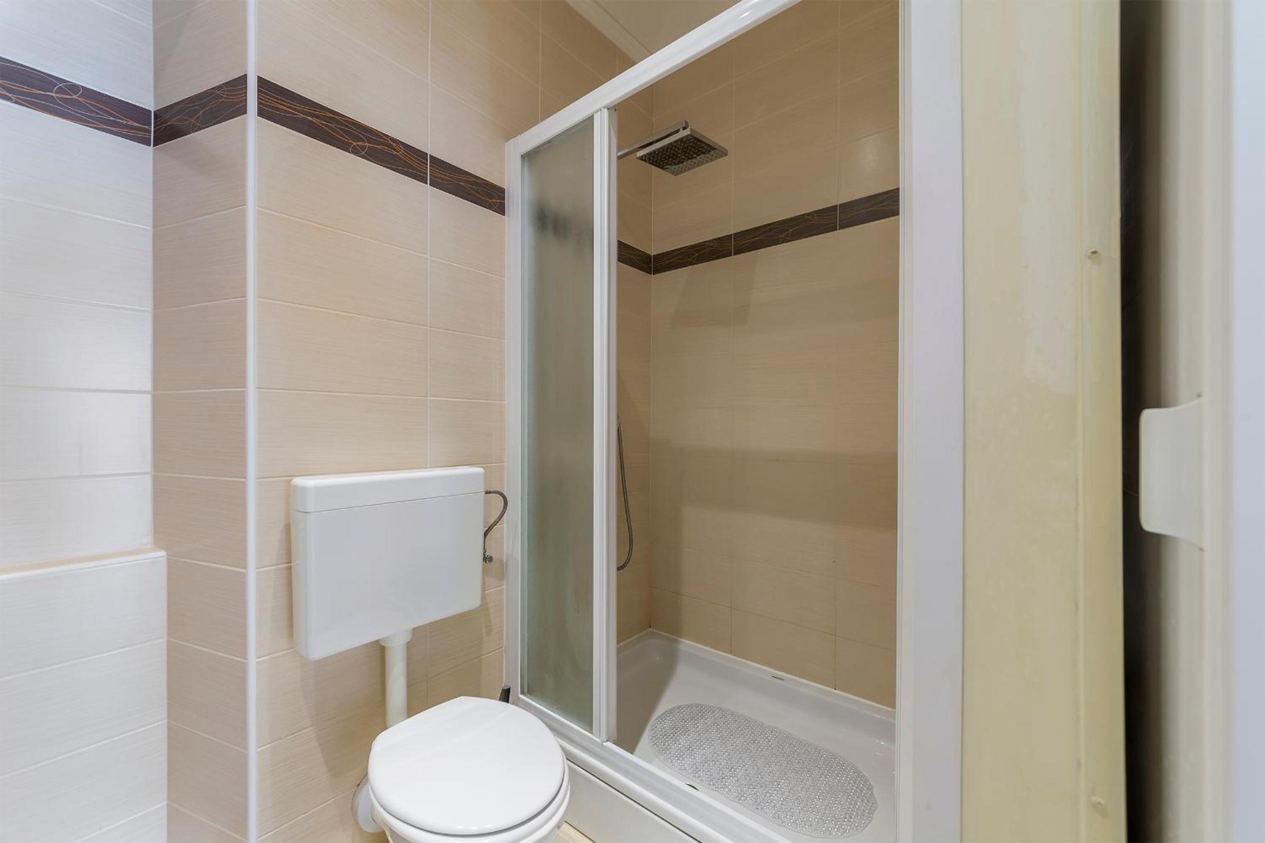 Rebic en Pula — bathroom