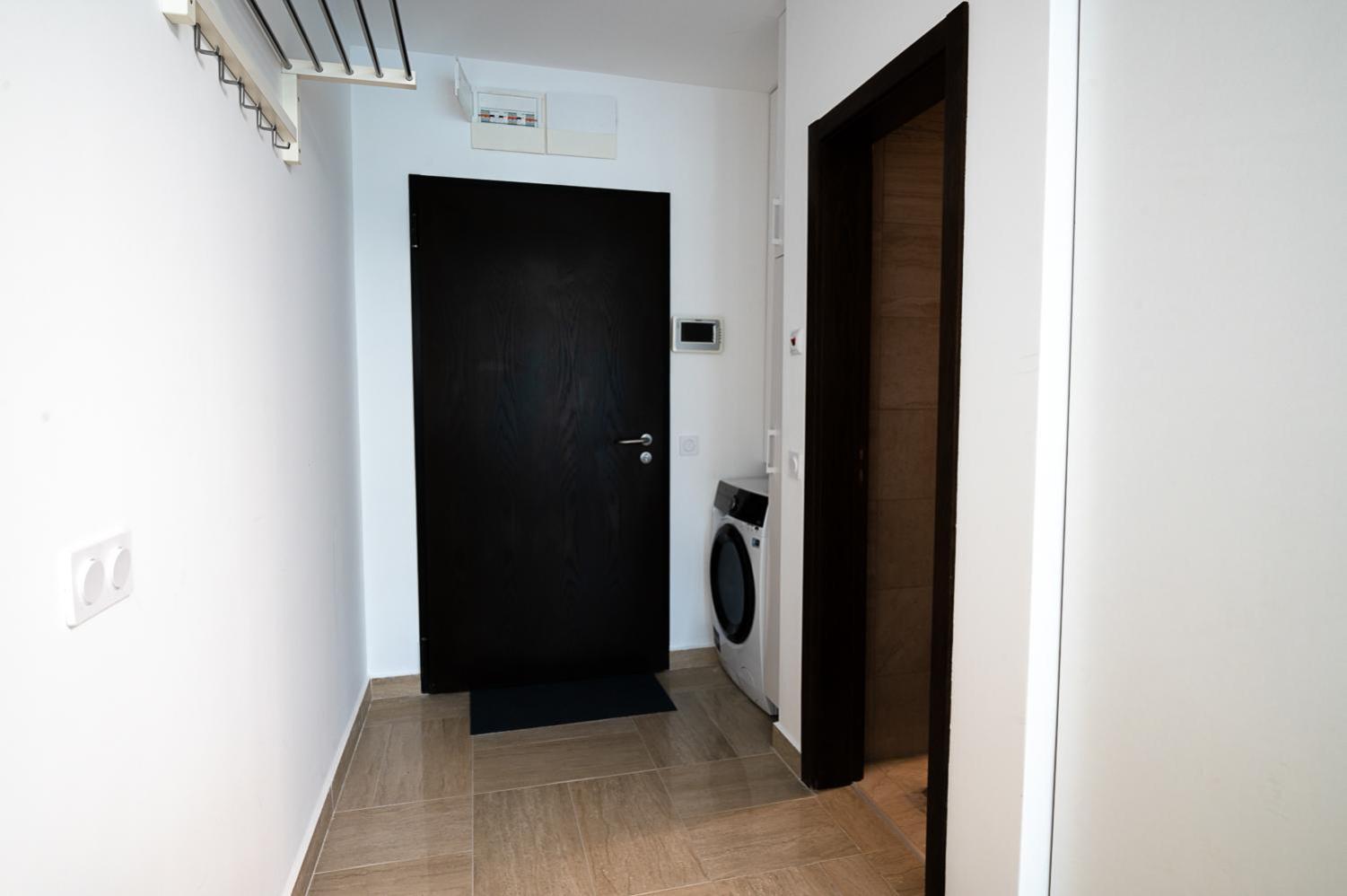 Stylish 1-BD Apartment in St. Constantine and Helena