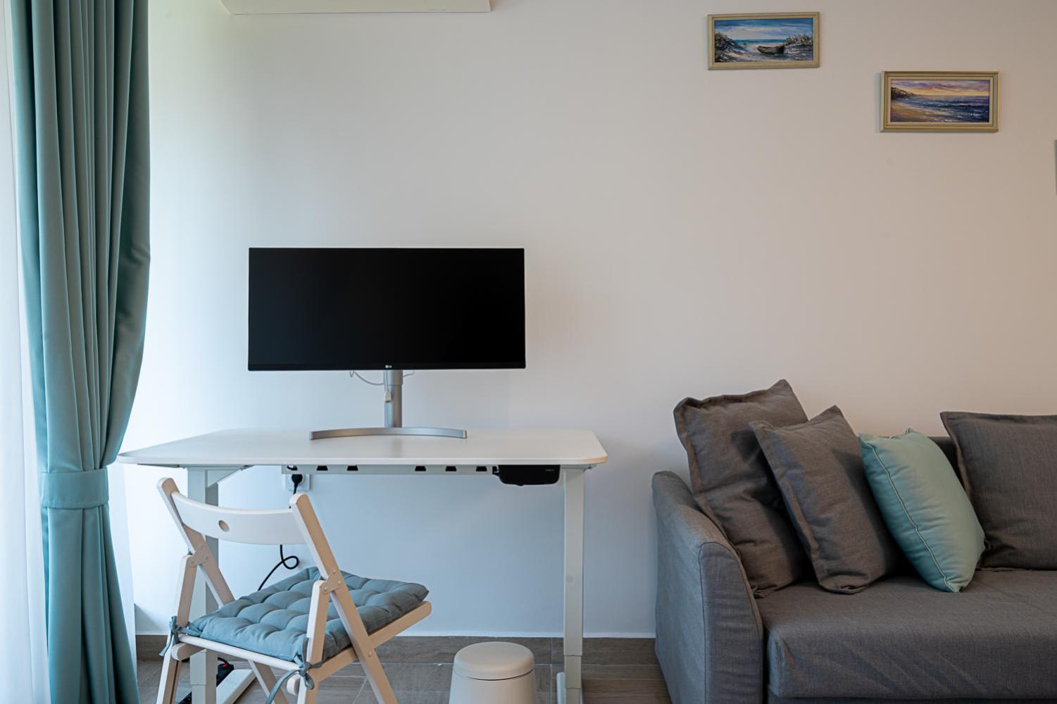 Stylish 1-BD Apartment in St. Constantine and Helena