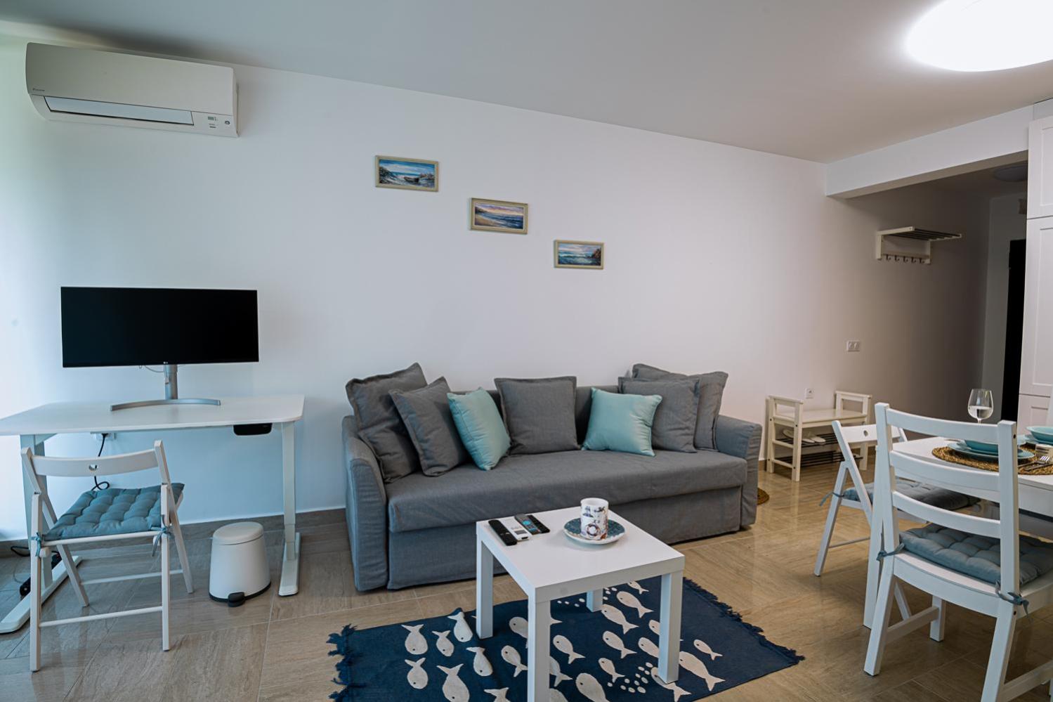 Stylish 1-BD Apartment in St. Constantine and Helena