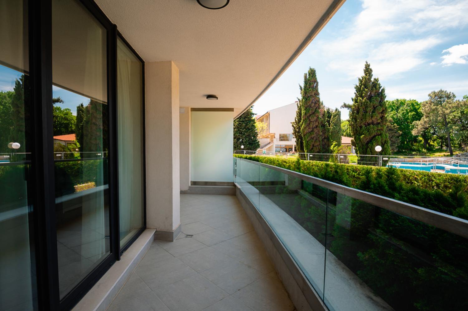 Stylish 1-BD Apartment in St. Constantine and Helena