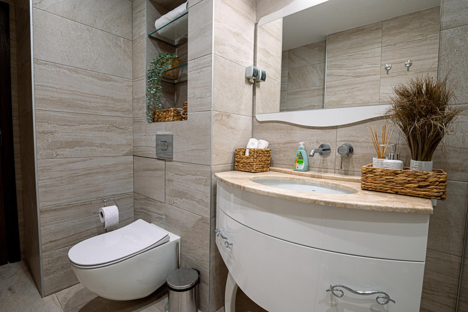 Stylish 1-BD Apartment in St. Constantine and Helena