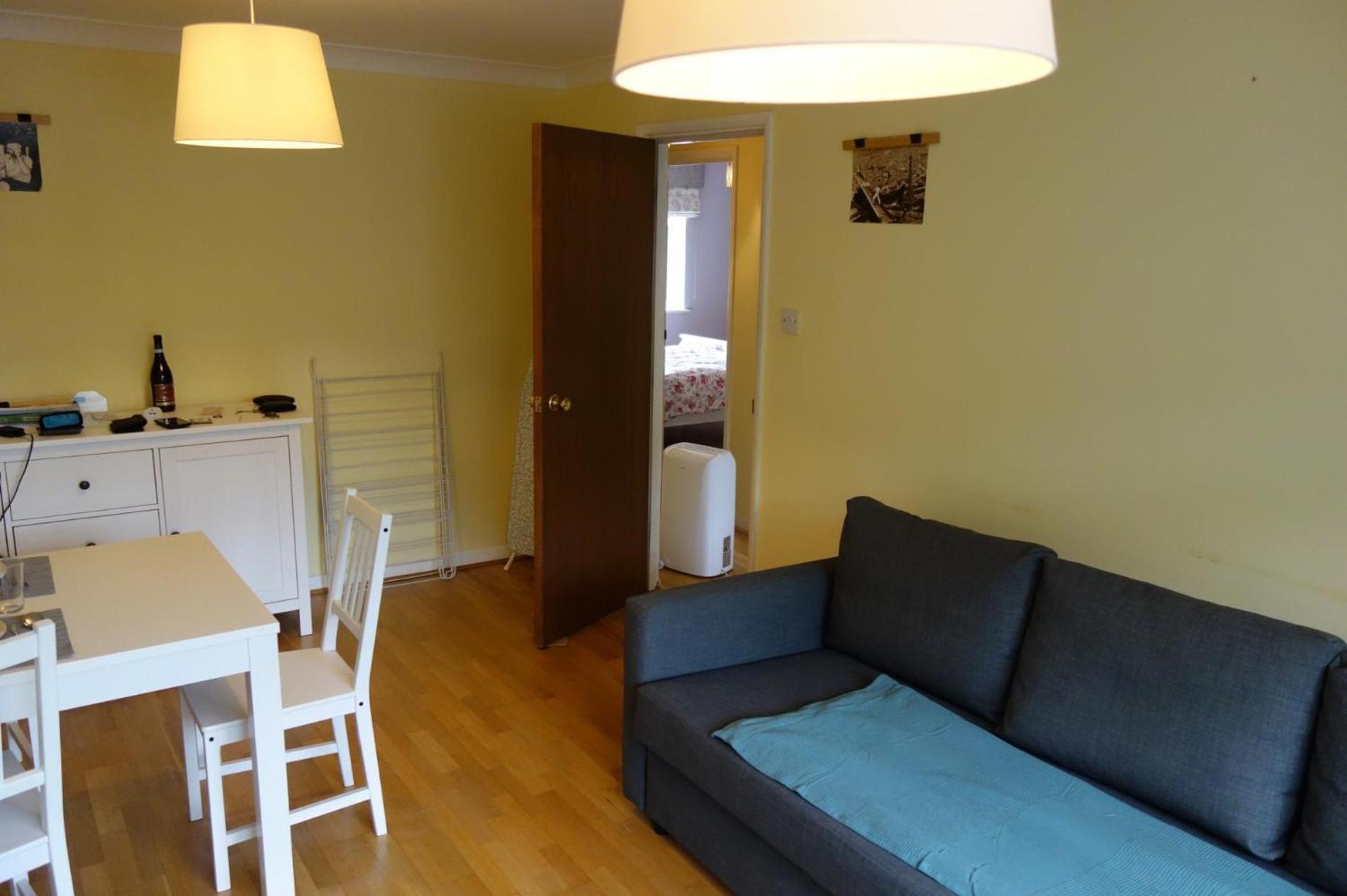 NEW Cosy 2 Bedroom Flat - Englefield Green view 4
