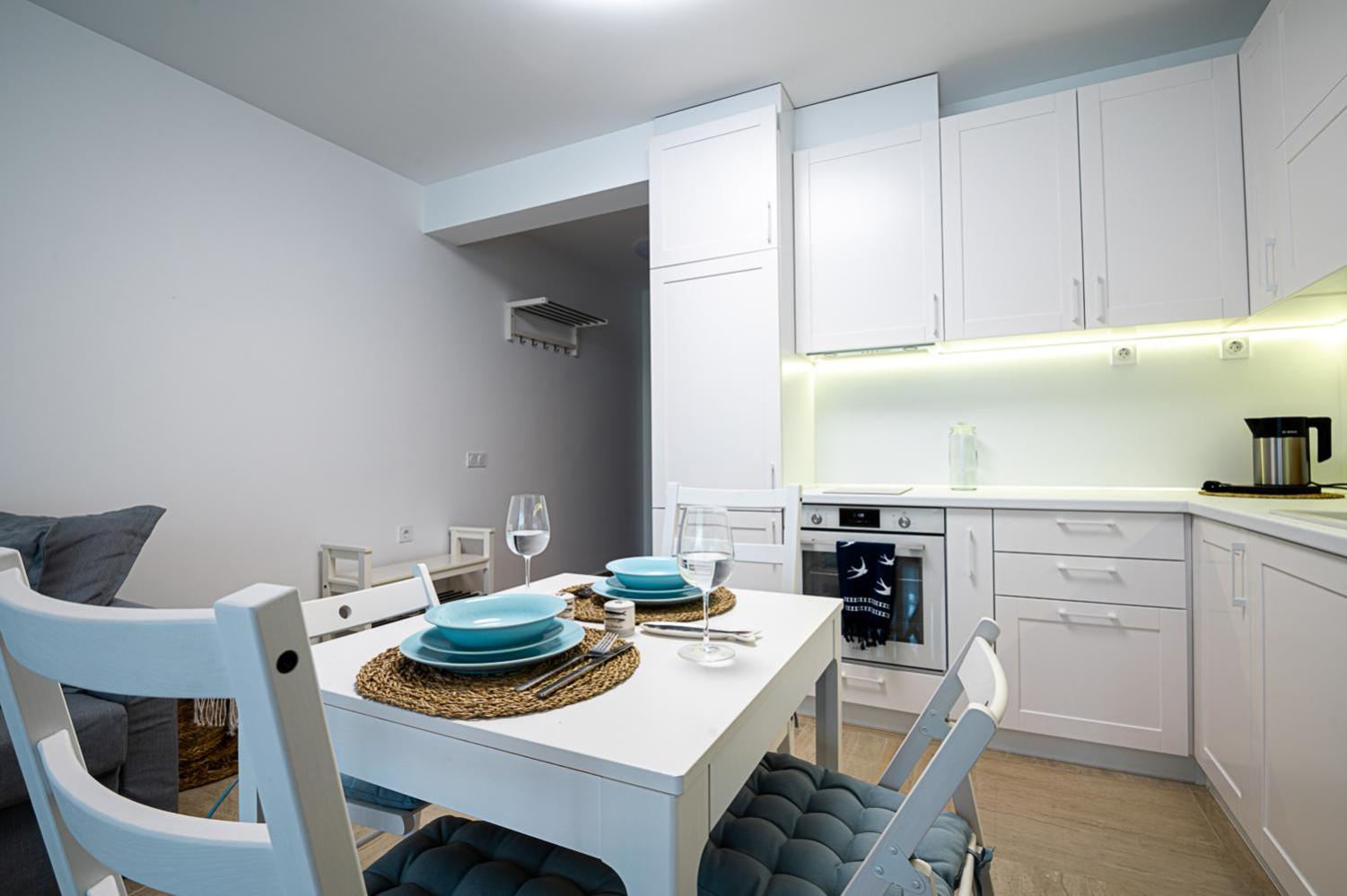 Stylish 1-BD Apartment in St. Constantine and Helena