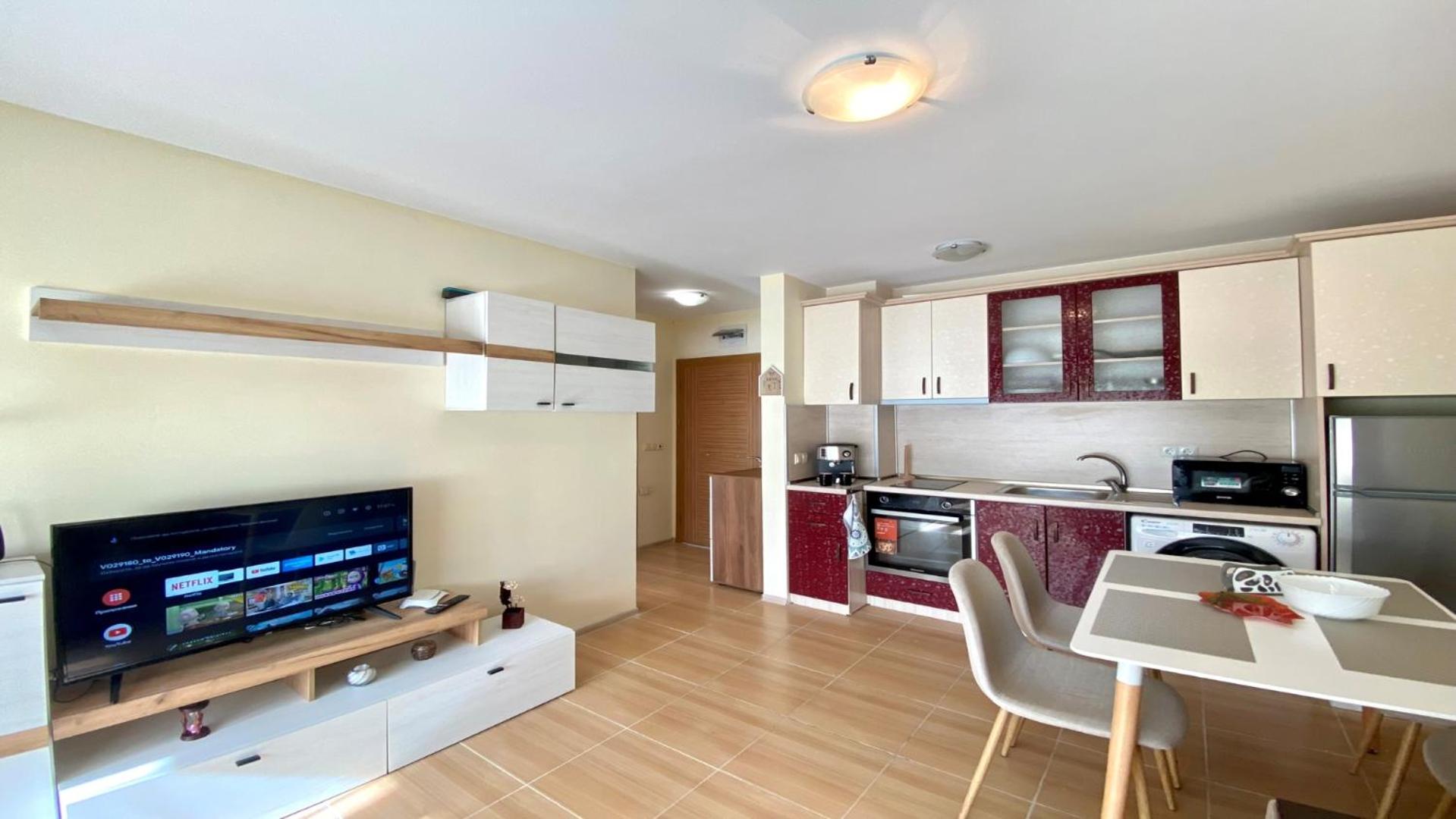 Bratanov Lifestyle Deluxe Apartment view 3