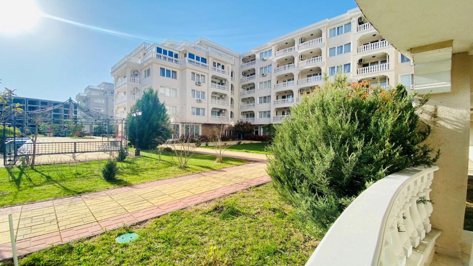 Bratanov Lifestyle Deluxe Apartment view 4