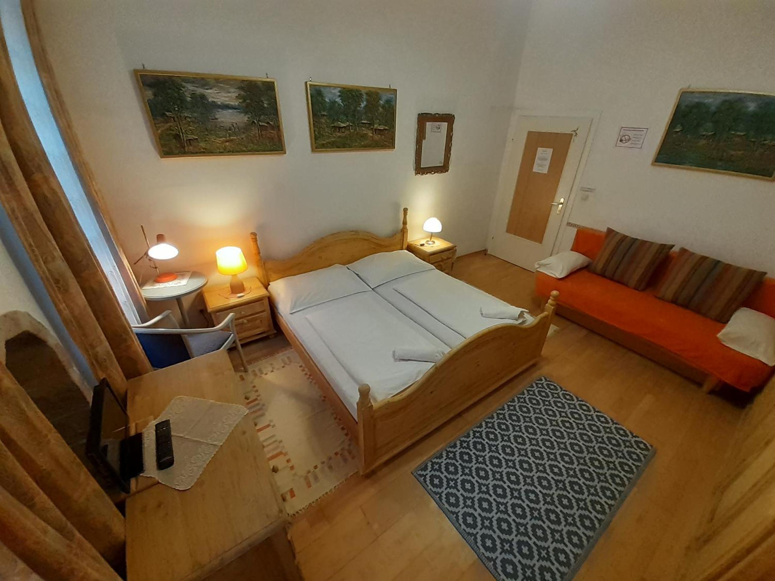 HappyHostel